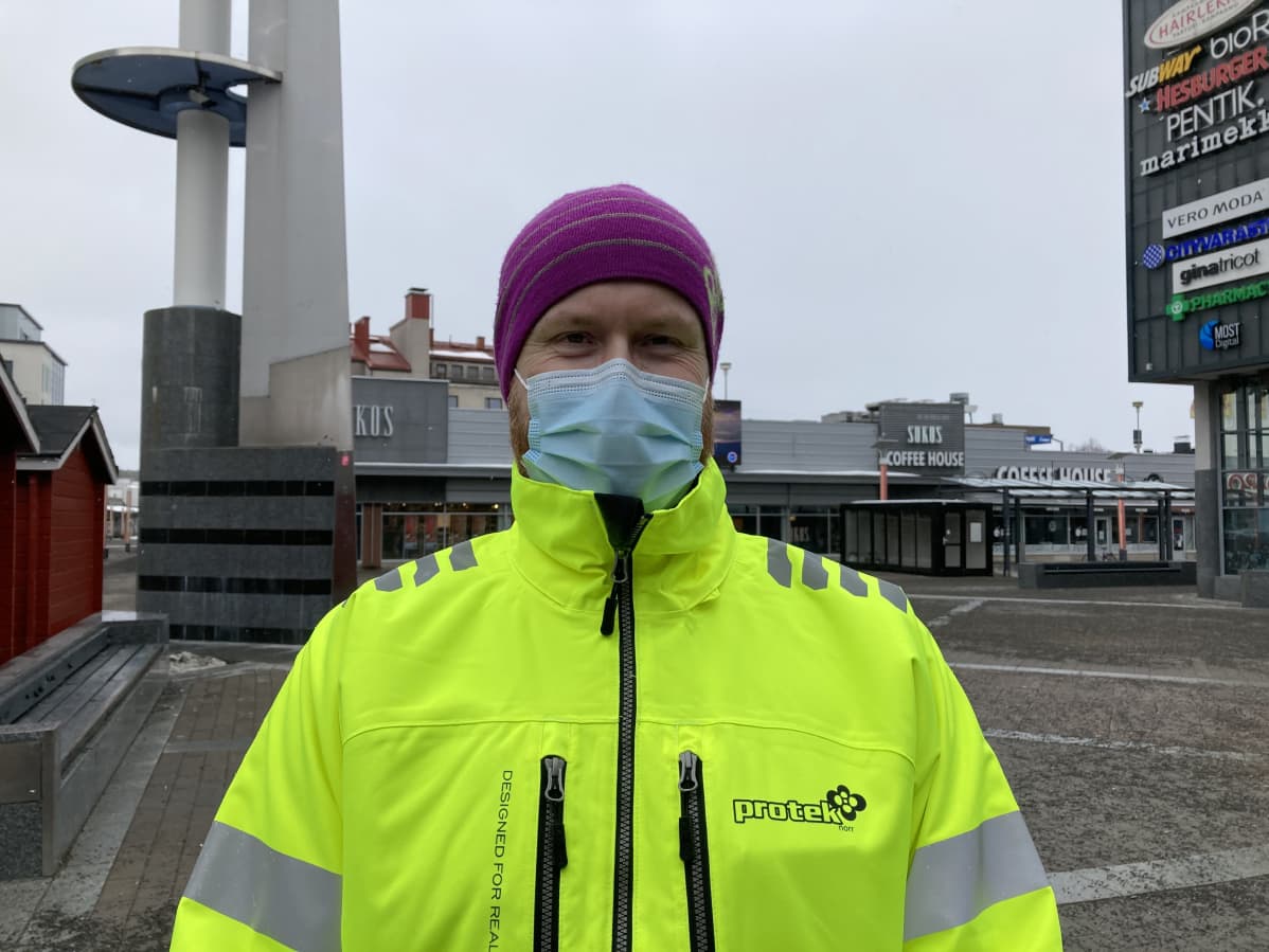 Rovaniemeläinen Jari Kettunen, joka käy töissä Ruotsin Kiirunassa.