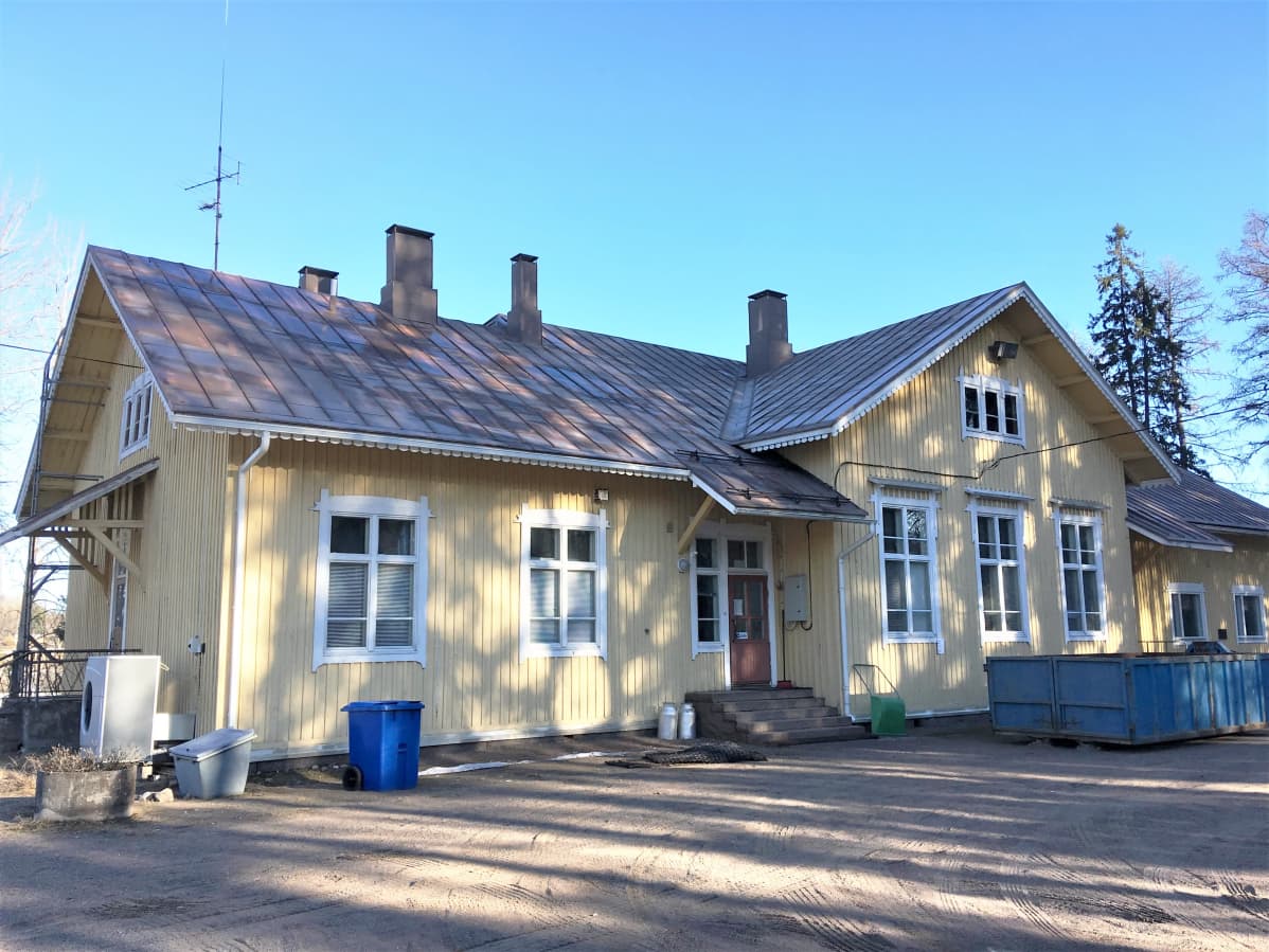 Entinen kyläkoulurakennus Sääskjärvellä Iitissä.