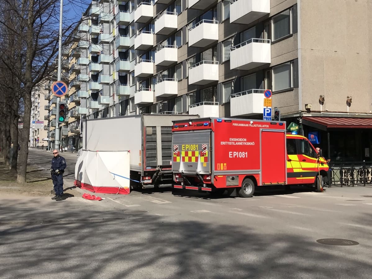poliisi tutkii onnettomuutta