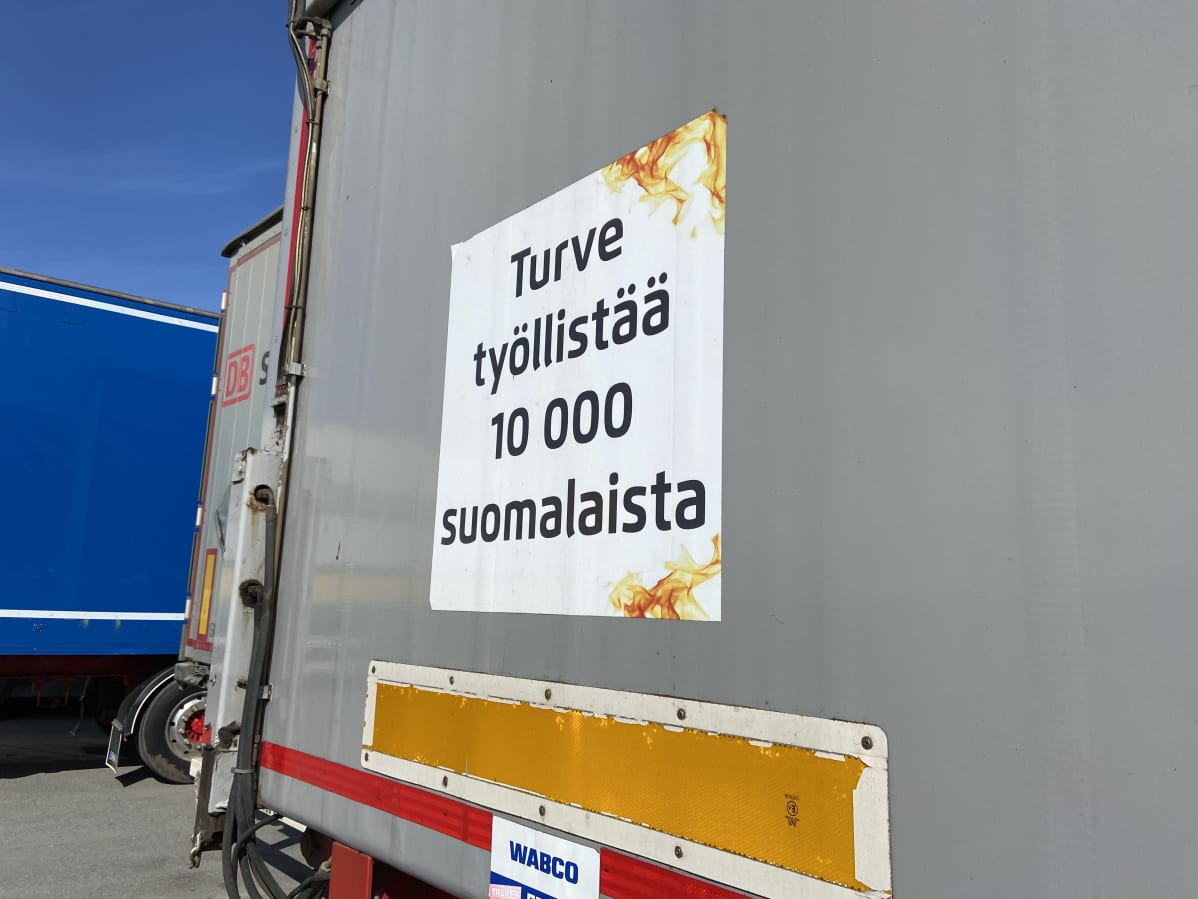 Turverekka lähdössä mielenosoitukseen Jalasjärveltä