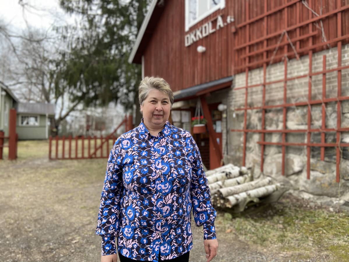 Paula Okkola odottaa alkavalta kesämatkailukaudelta kovaa tulosta.