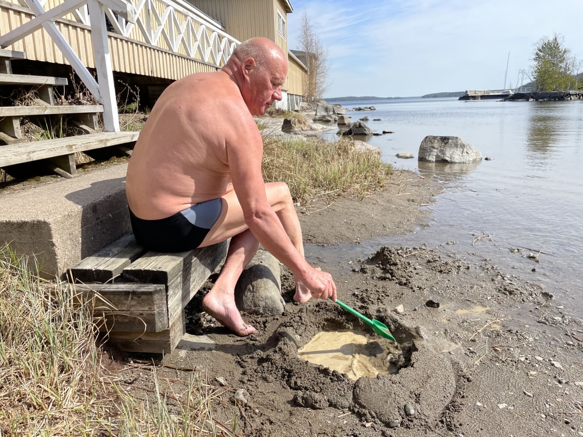 Taisto Ahokas rannalla Tampereella