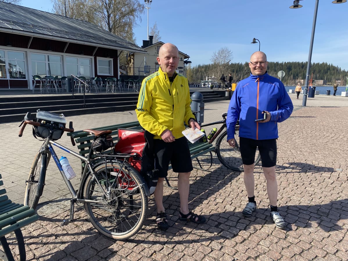 Pyöräilijät Lahden satamassa