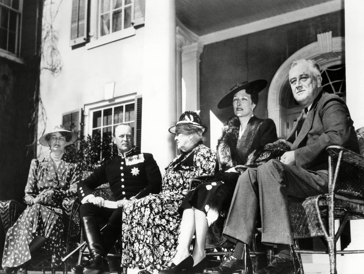 Eleanor Roosevelt, prinssi Olav, Sara Delano Roosevelt, prinsessa Martha ja Franklin D. Roosevelt Valkoisessa talossa 1939.
