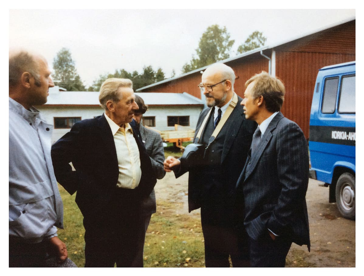 Mike Markkula tapaa pikkuserkkunsa.