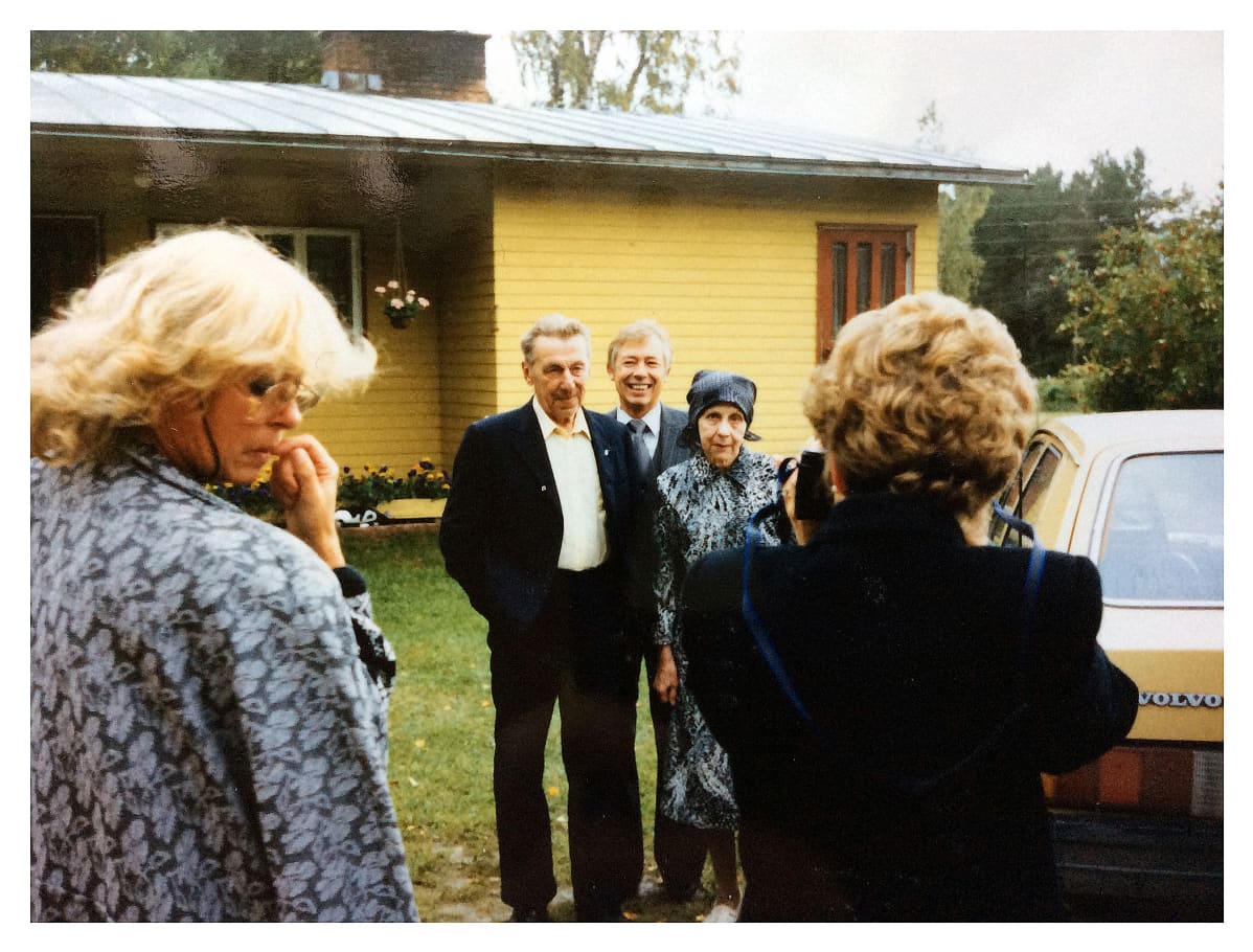 Mike Markkula sukulaisten keskellä
