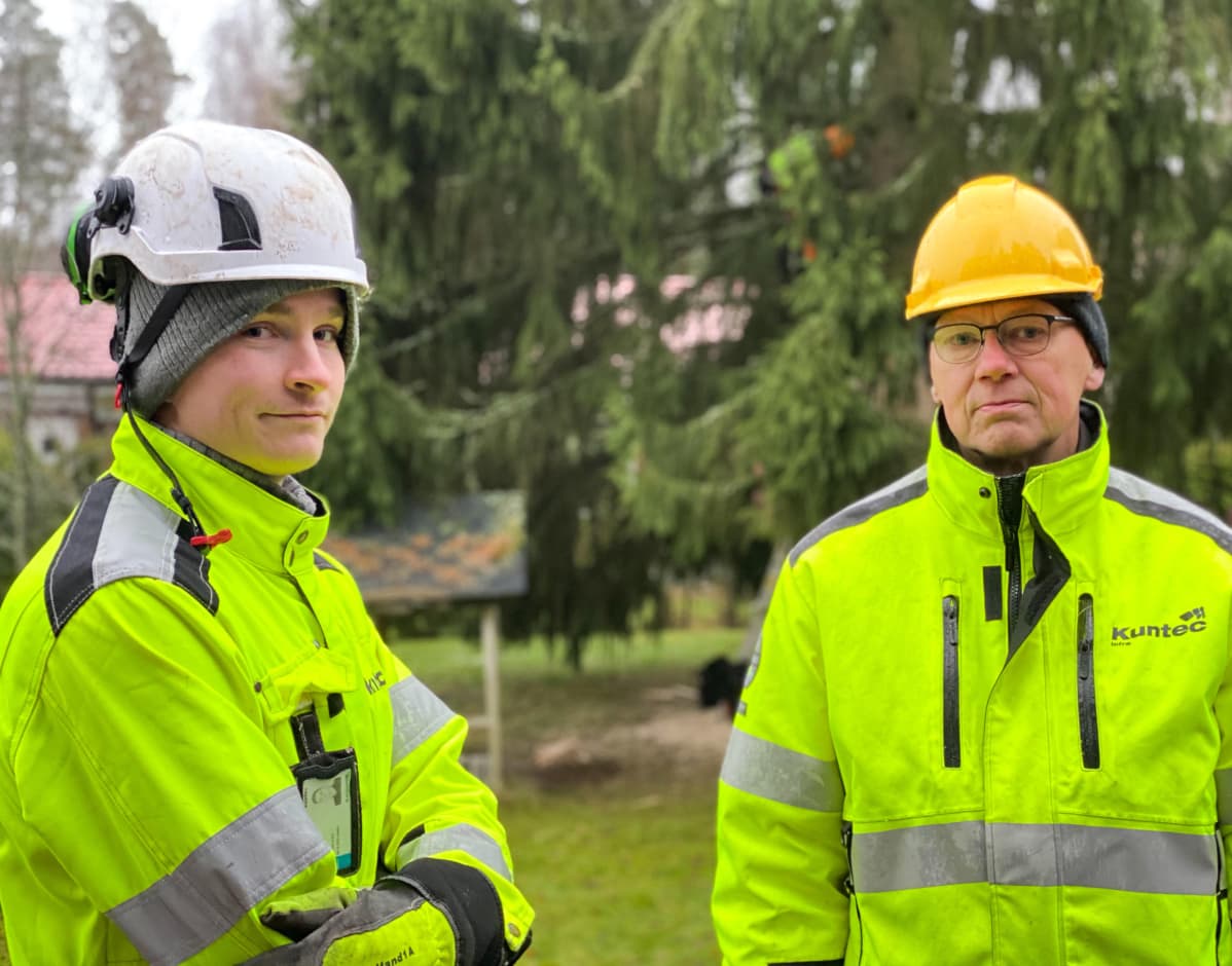 Ville Teppola ja Timo Kajava, Kuntec. Turun tuomiokirkon joulukuusen haku Maskussa 25.11.2020.