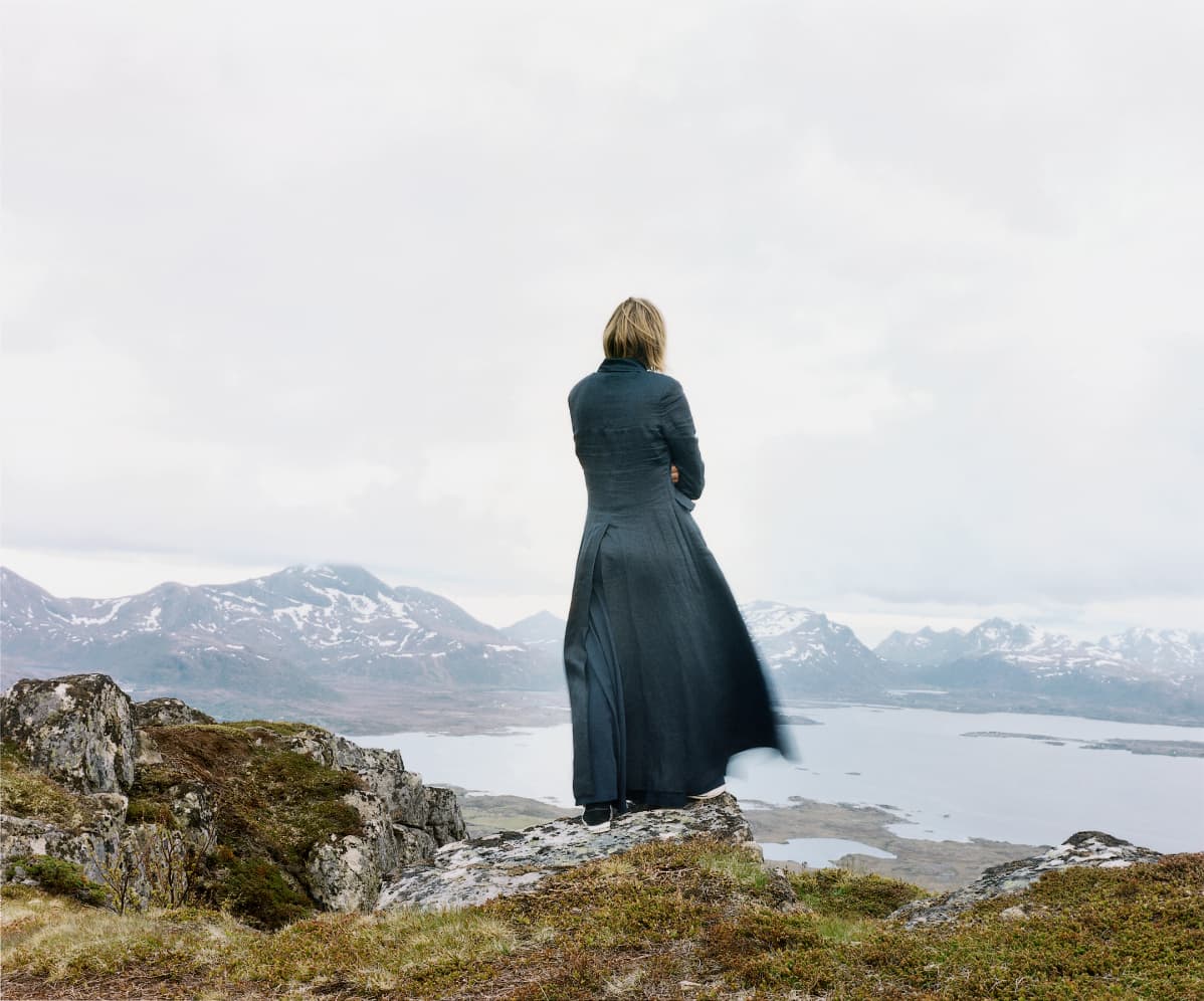 Elina Brotherus: Der Wanderer 2, 2004, 80x93cm (AP 105x128cm), sarjasta The New Painting.