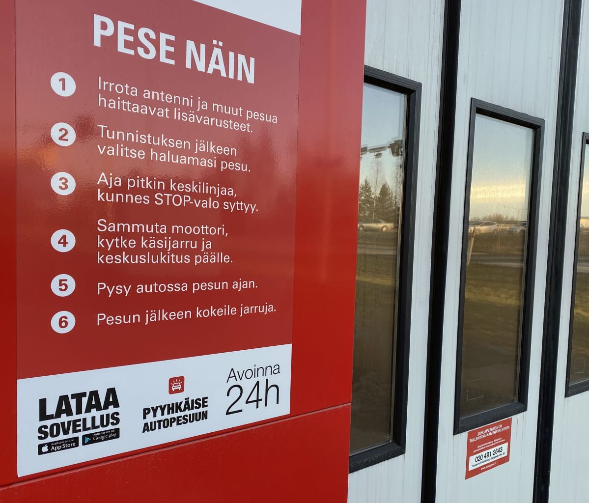 Ohjeita autopesulan seinässä