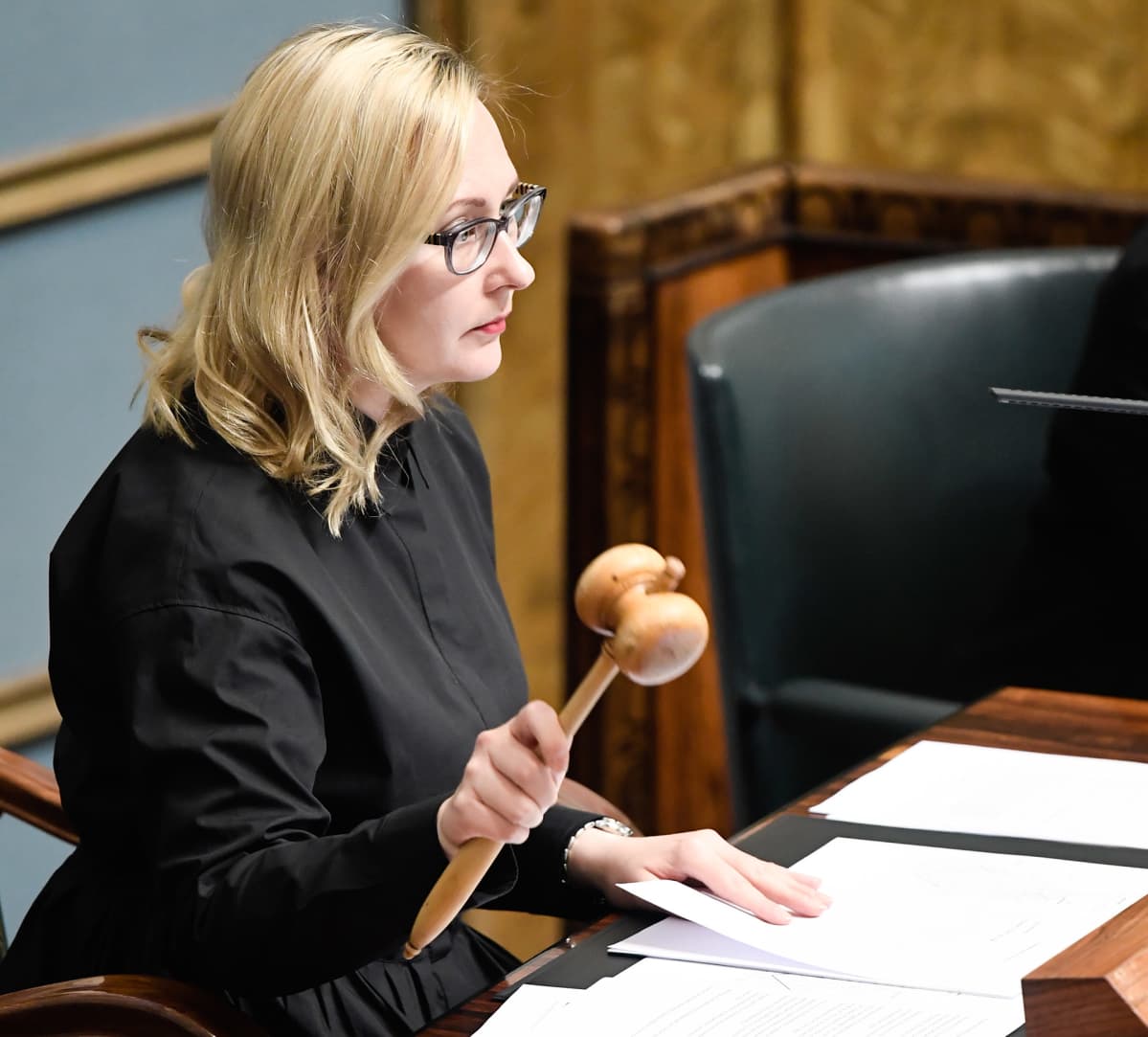 Entisen puhemiehen Lohelan muotokuva paljastetaan Entisen puhemiehen Lohelan muotokuva paljastetaan