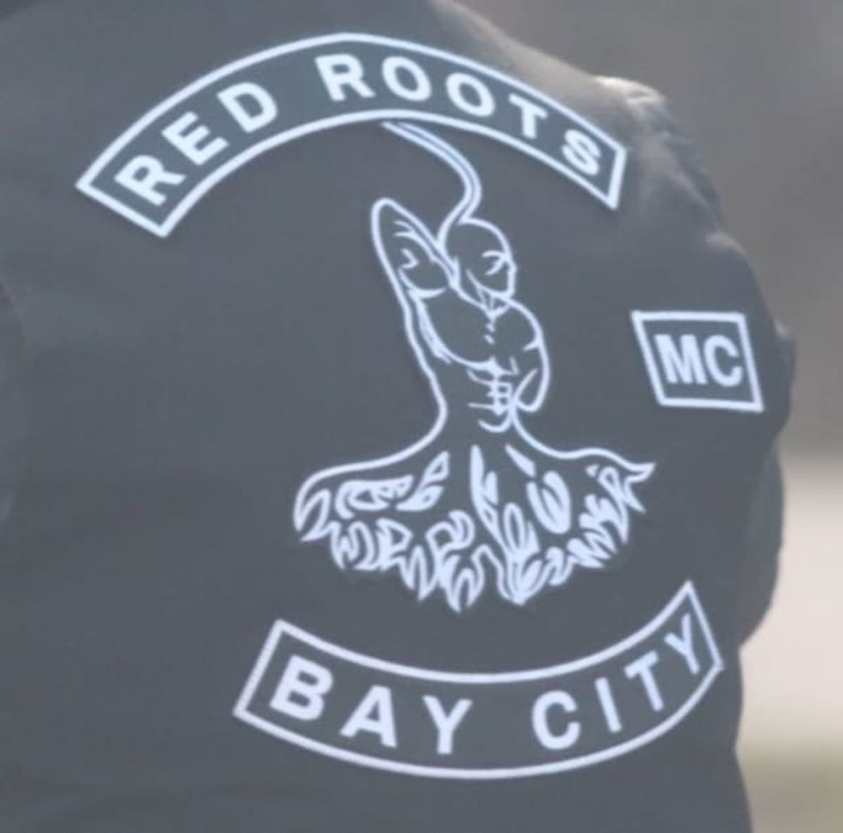 Red Roots -moottoripyöräkerhon liivit.