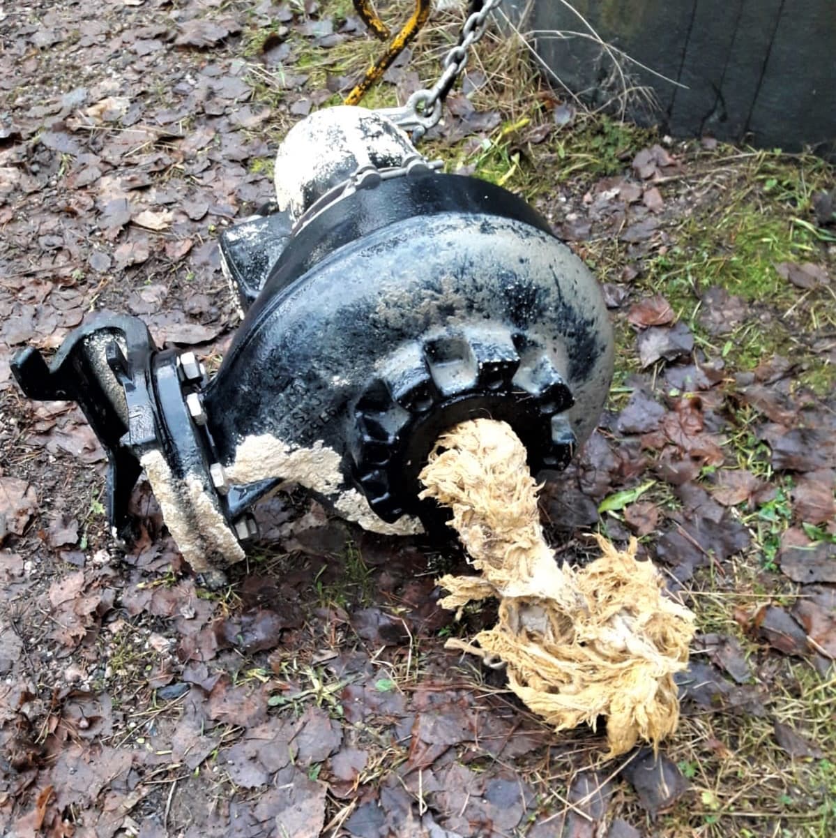 Desinfiointipyyhteiden tukkauttama pumppu