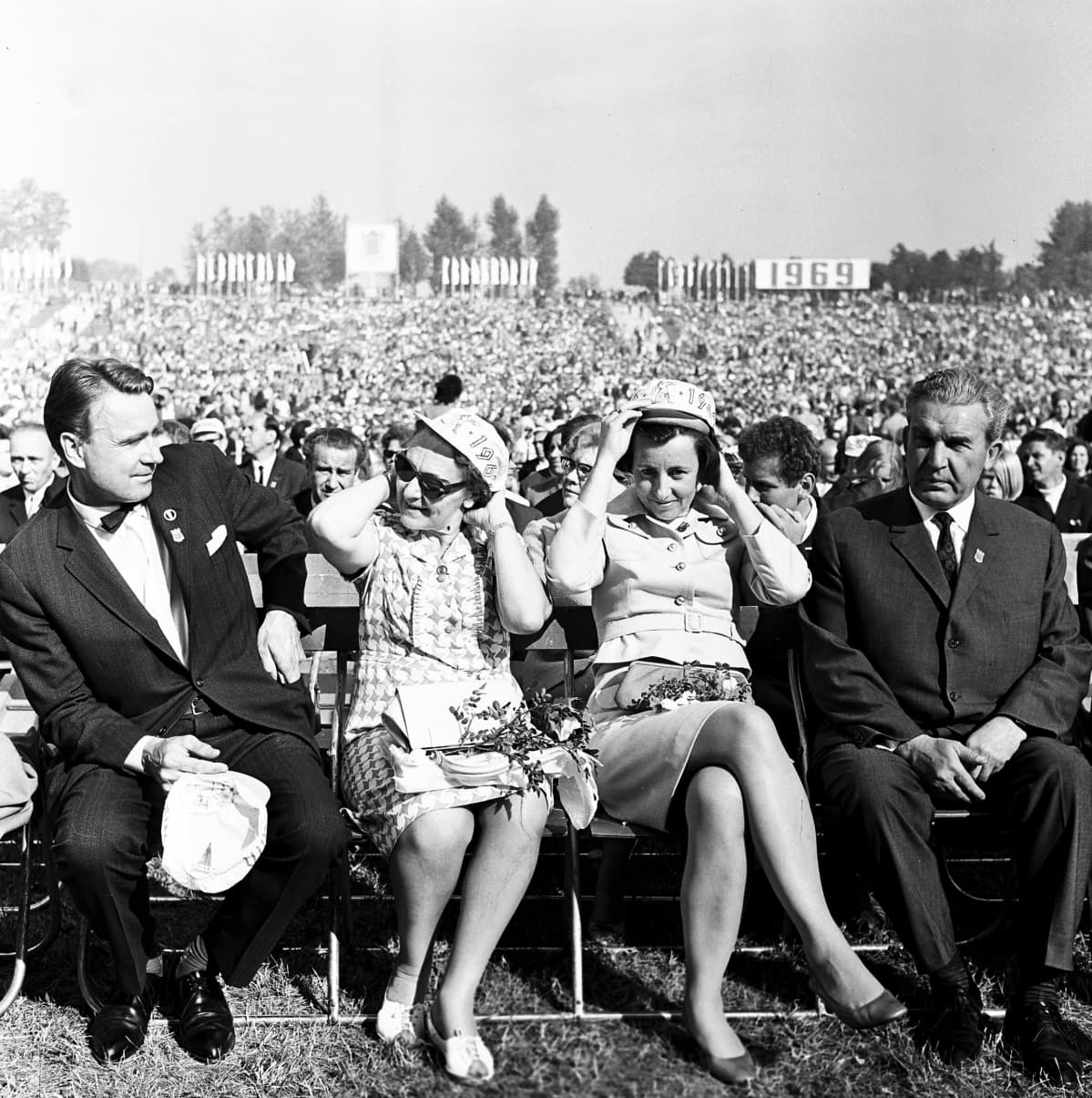 Mauno ja Tellervo Koivisto Tallinnan laulujuhlilla vuonna 1969.