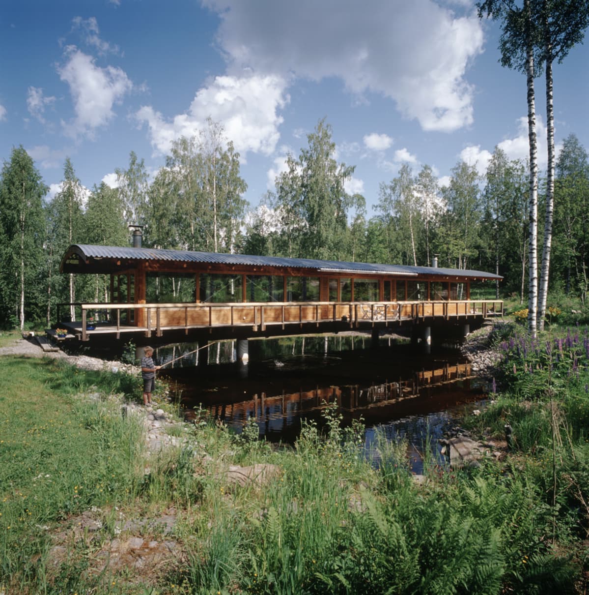 Jukka Siren suunnitteli vuonna 2001 Karkkuun valmistuneen Puente Soivio -huvilan. Se kurottuu siltamaisena rakennuksena puron yli, joka myöhemmin padottiin lammeksi.