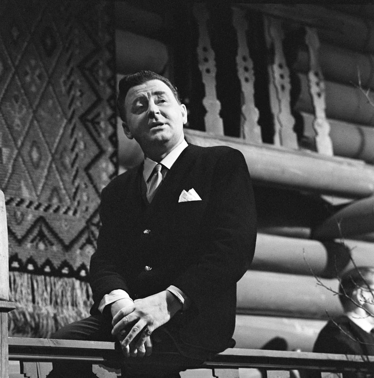 Olavi Virran alamäki oli jo alkanut. Kuva vuodelta 1963.