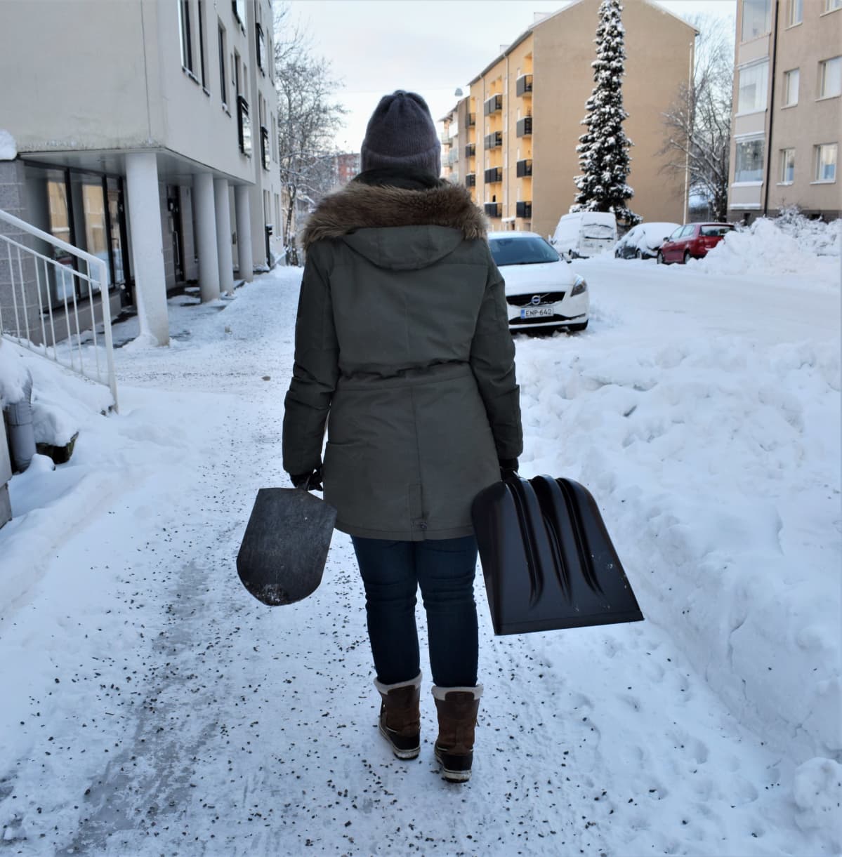 Lapiosoturi Katja Kunnari kaipaa yhteisvastuuta lumiesteiden poistoon