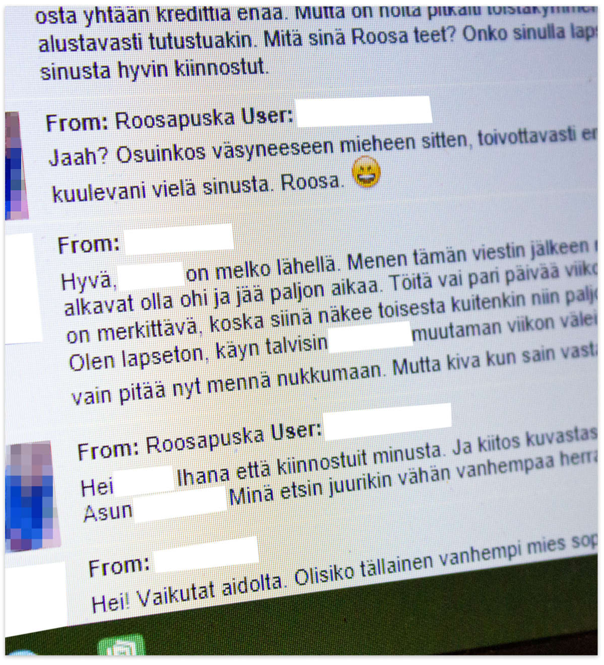 Valokuva tietokoneen näytöstä, jossa "Roosan" ja miehen keskusteluja. Mies sanoo, että Roosa vaikuttaa aidolta.
