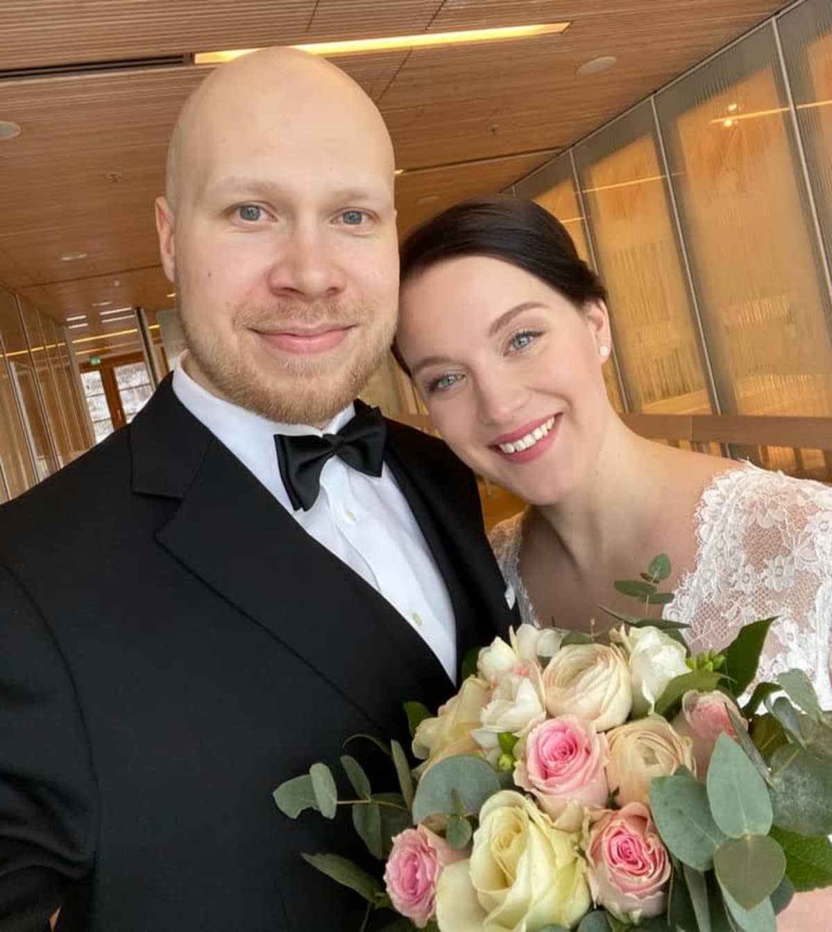 Samuli ja Riina Välimäki hymyilevät kameralle.