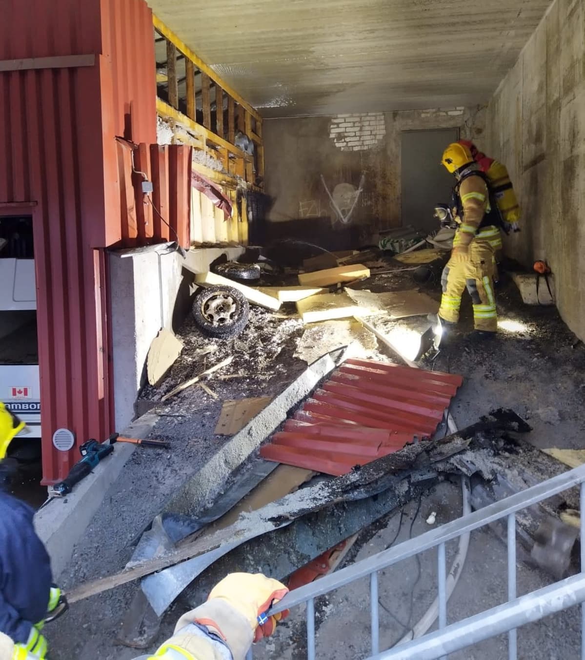Lappeenrannan Kisapuiston jäähallin tulipalon jälkiä