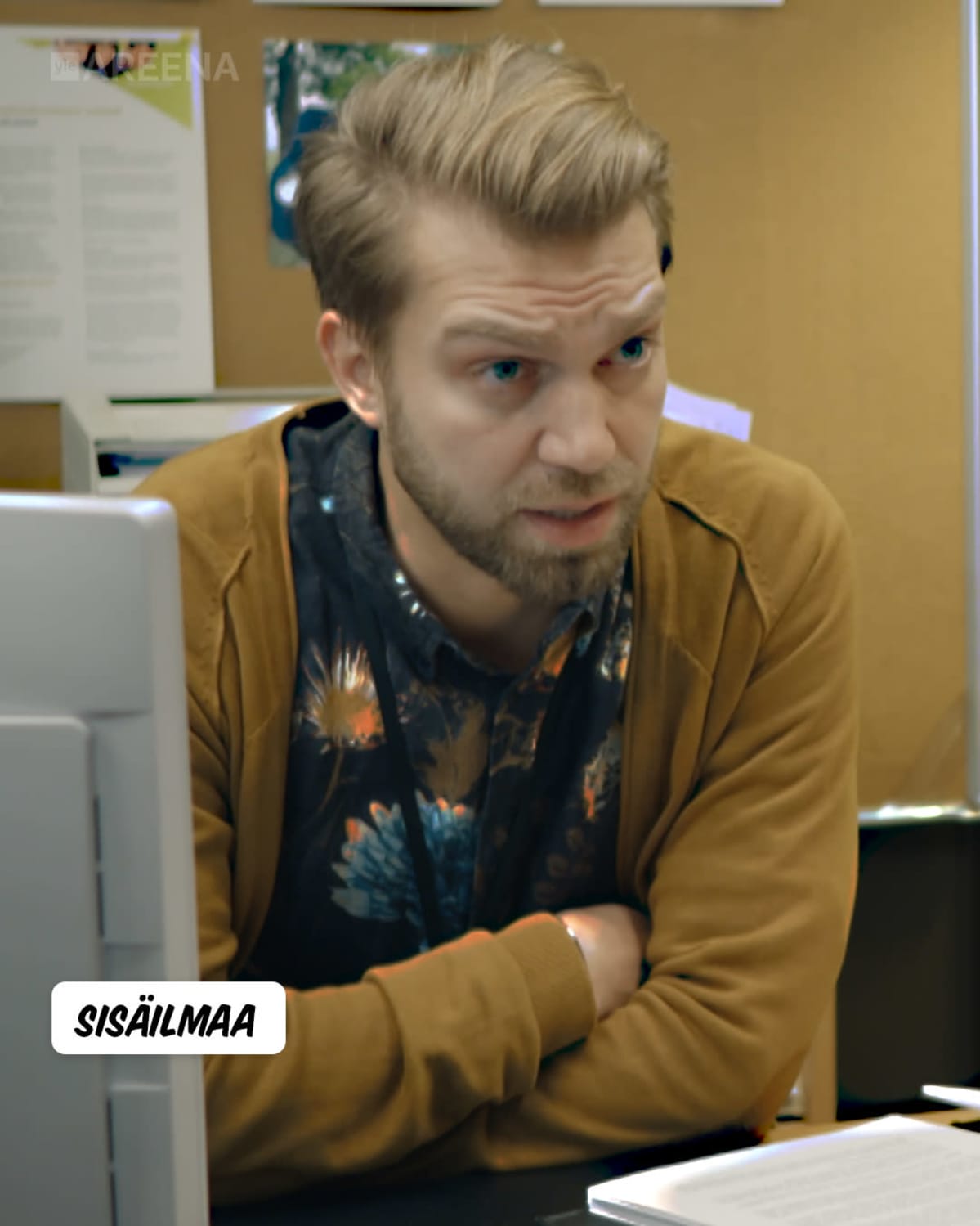 Kuvassa Jarkko Niemi Sisäilmaa-sarjassa.