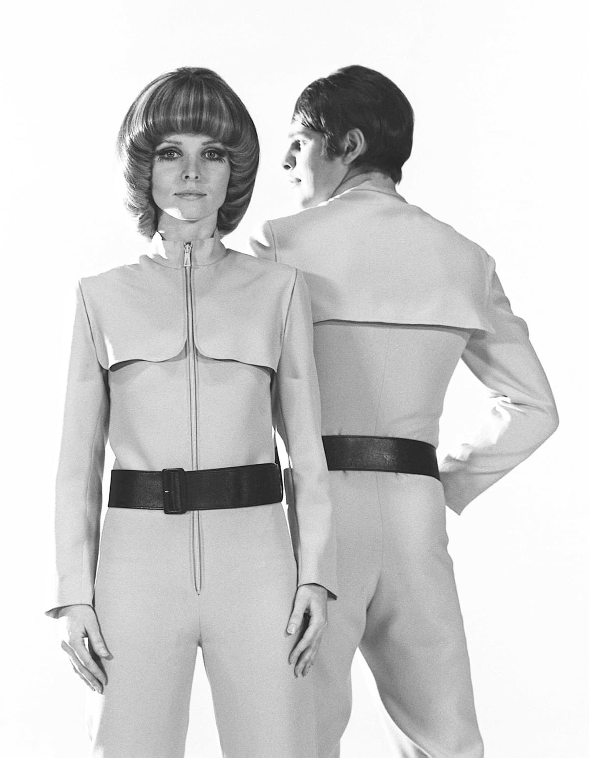 Mies ja nainen unisex-asuissa v.1969