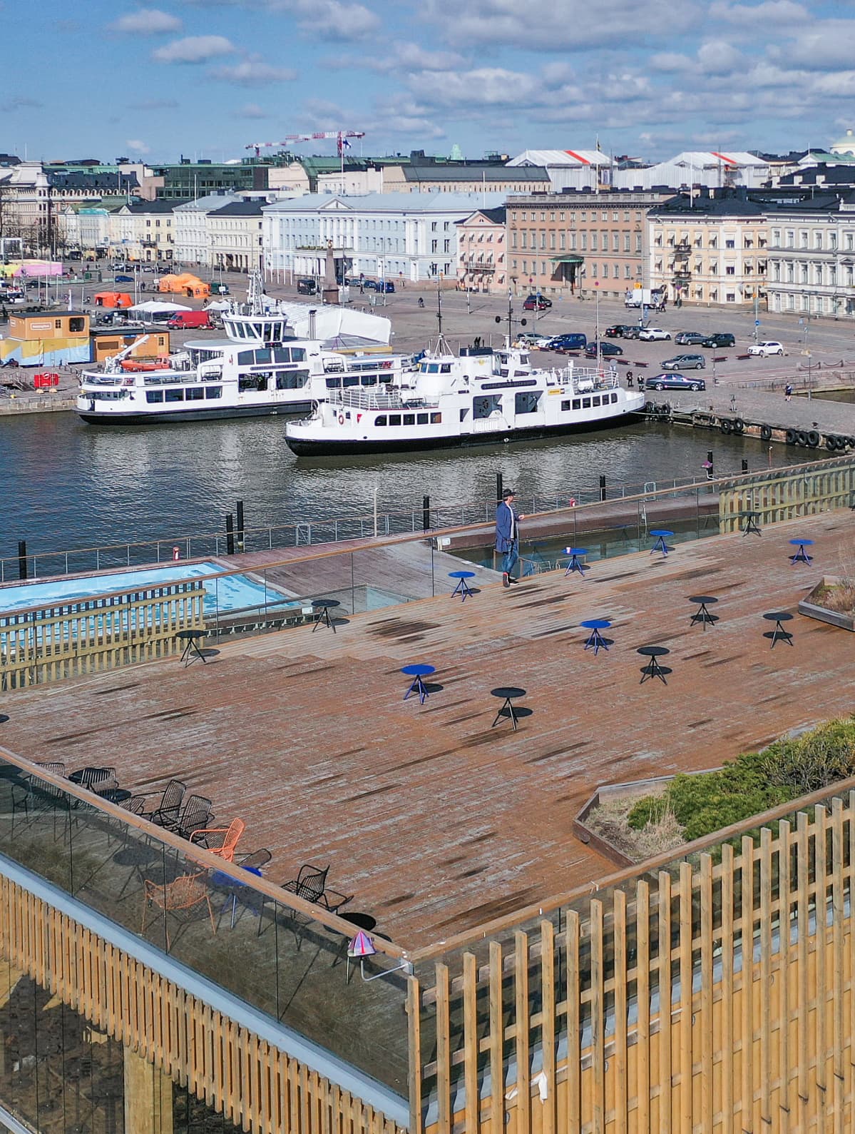 Suljettu Allas Sea Pool vappuaattona. Kim Heiniön arvion mukaan ravintolassa olisi normaalioloissa työskennellyt vappuna kolmisenkymmentä henkilöä palvelemassa yli tuhatta asiakasta.