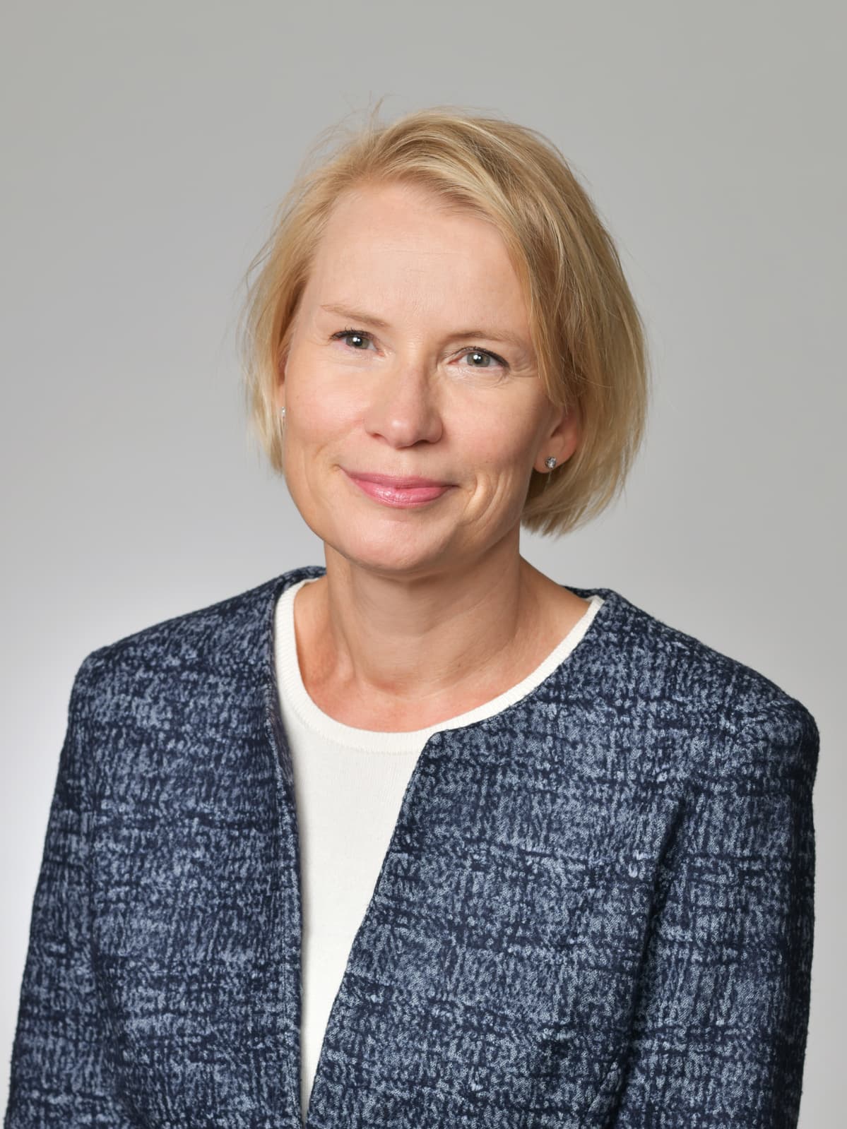 Kati Kniivilä, Elo