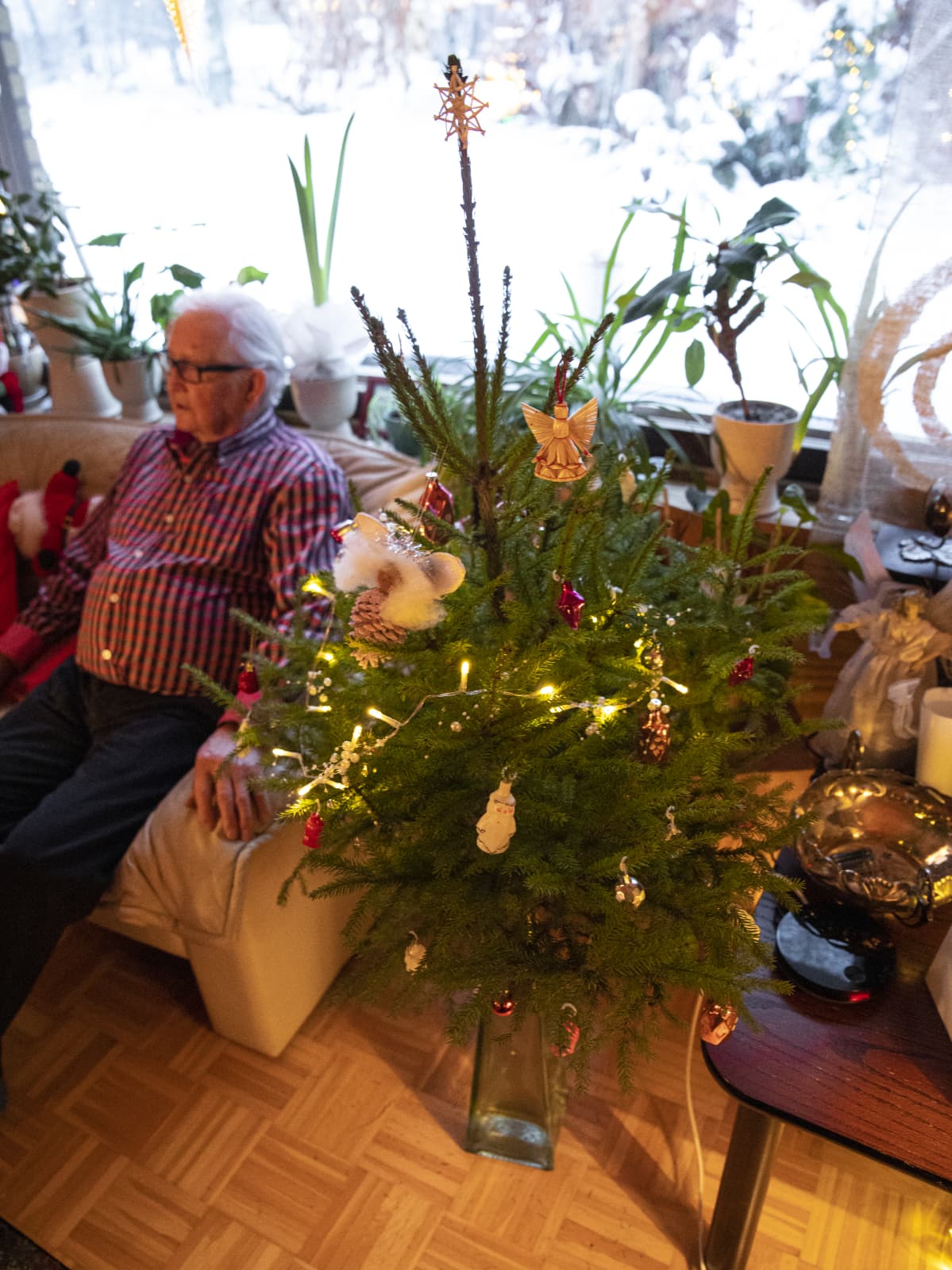 Joulukuusi Leena Kaijansinkon kotona.