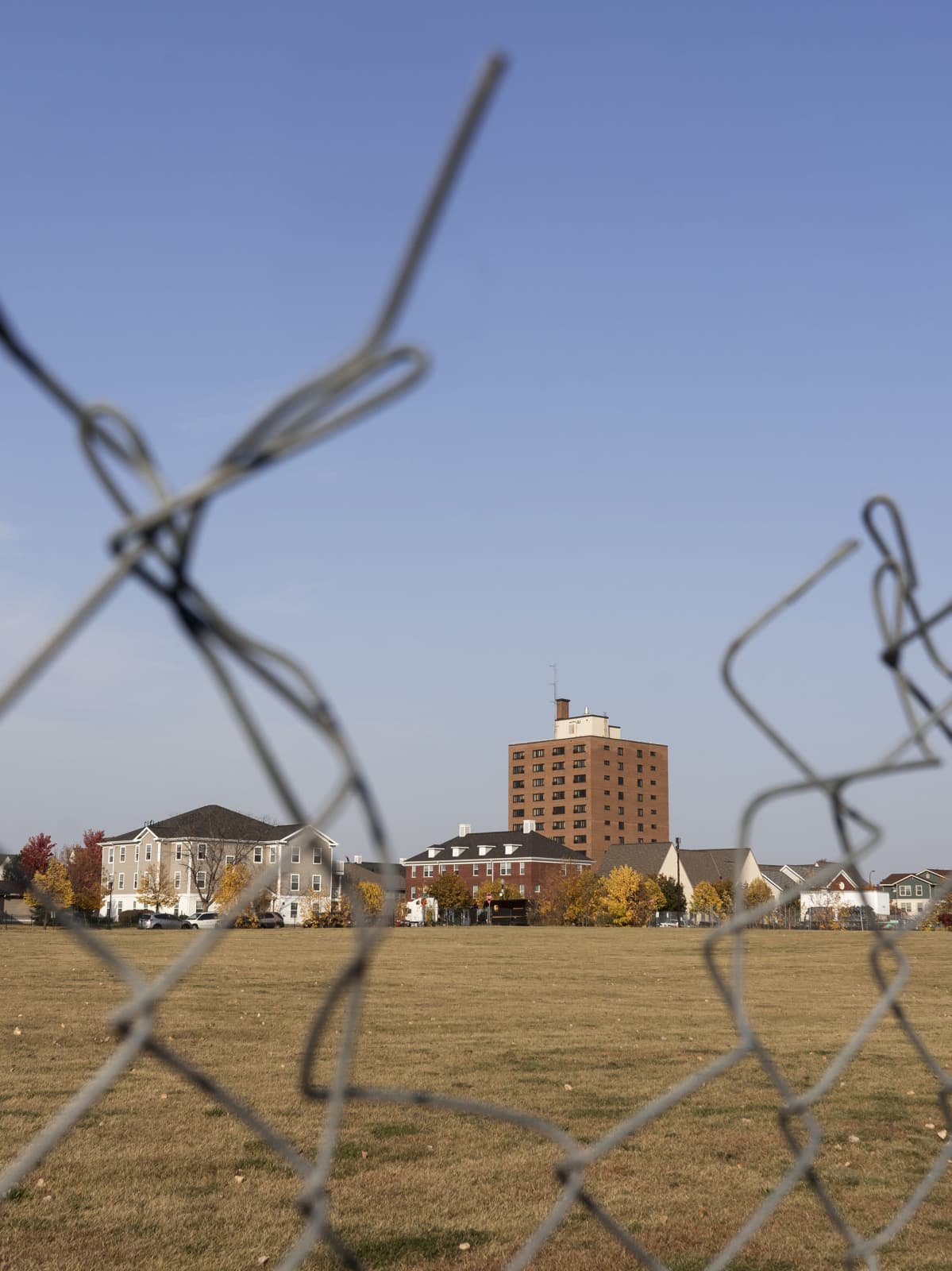 Yksinainen kaupungin tornitalo uusien asuinrakennusten keskella on muistutus taman vauhdilla gentrifioituvan, Etela-Minneapolisissa sijaitsevan asuinalueen historiasta