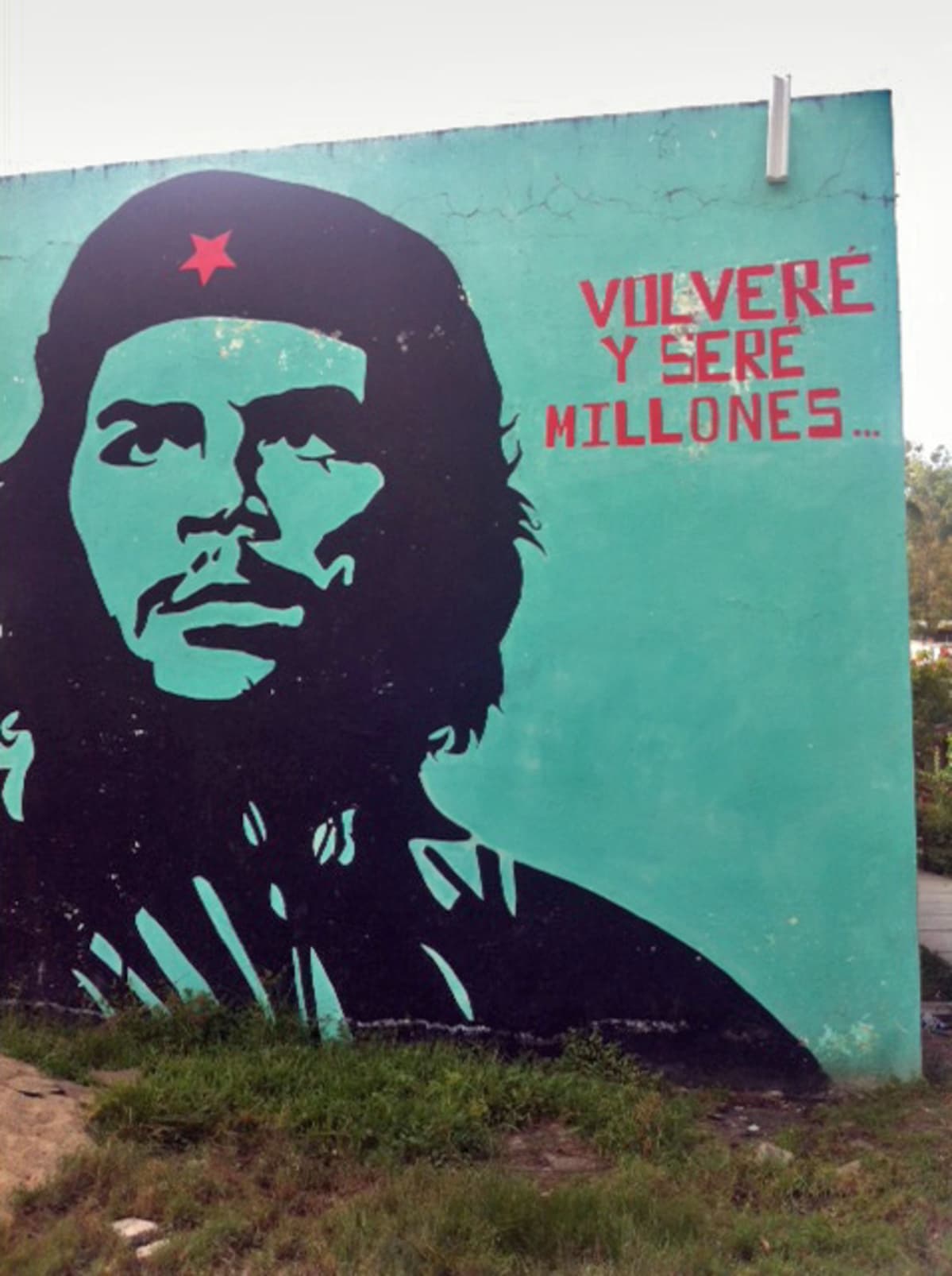 Ayotzinapan opettajakoulun julisteista huokuu väkevä
vallankumousromantiikka.