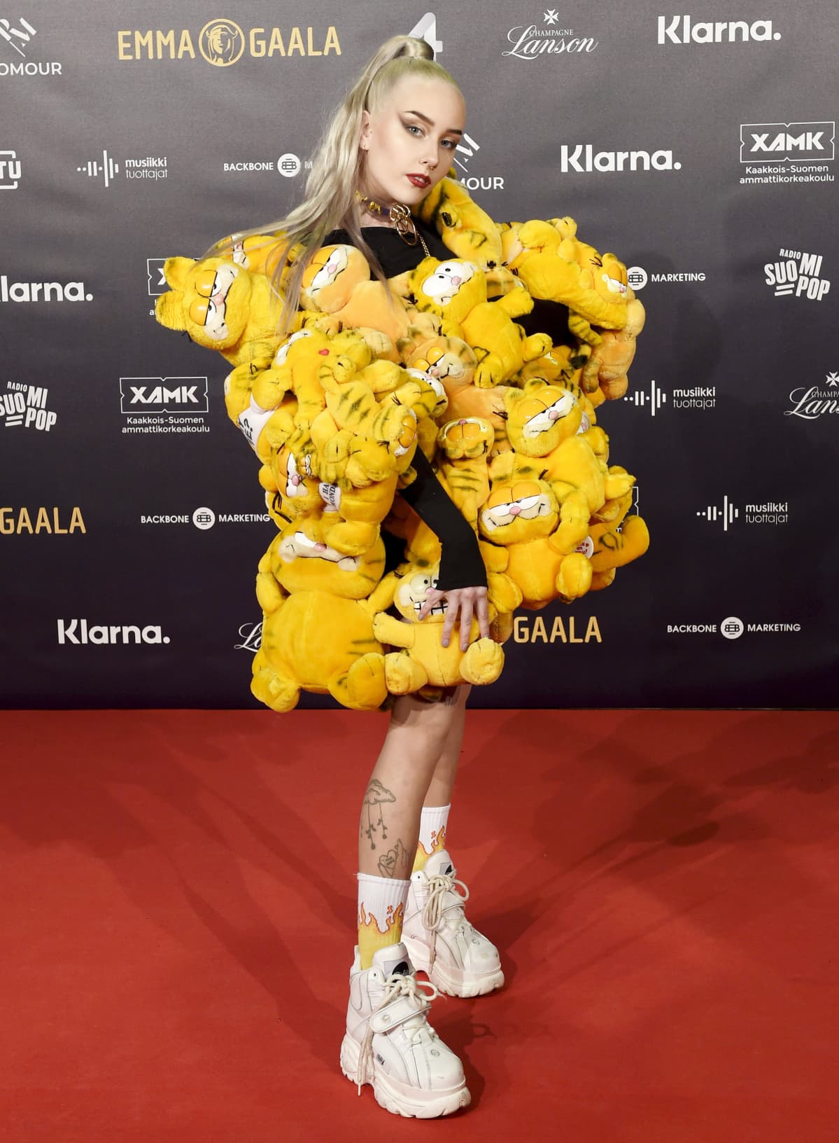Pinsku Emma-gaalan punaisella matolla.