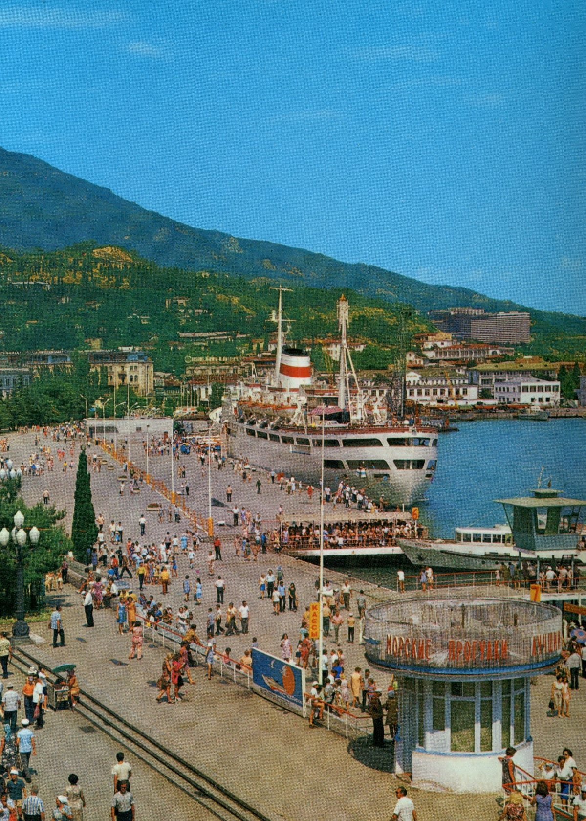 Postikortti Neuvostoliitosta. Satama Mustanmeren rannalla.