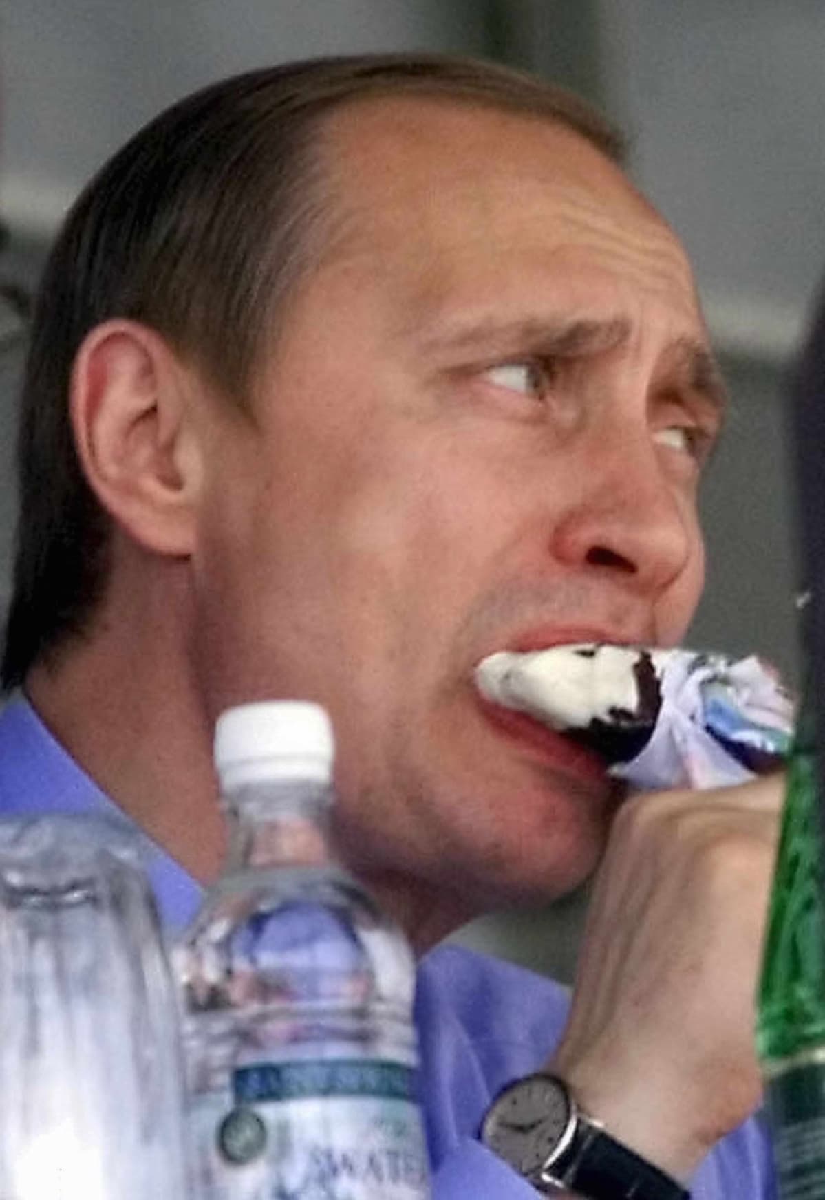 Putin syö jäätelöä