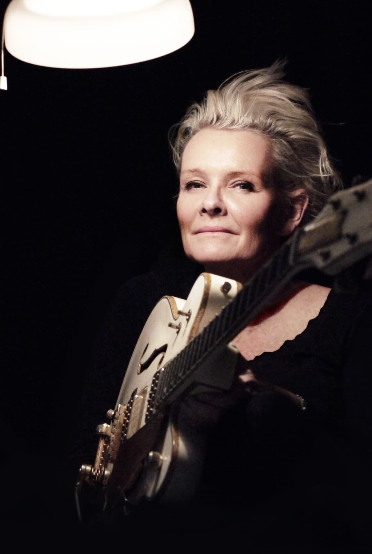 Eva Dahgren ja kitara