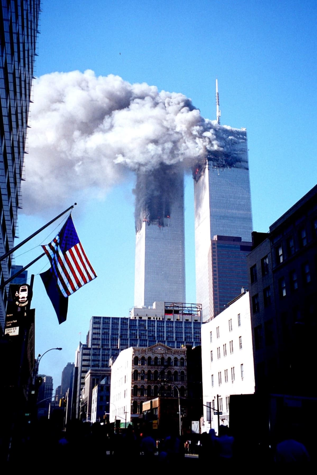 WTC:n savuavat tornit ennen romahtamista.