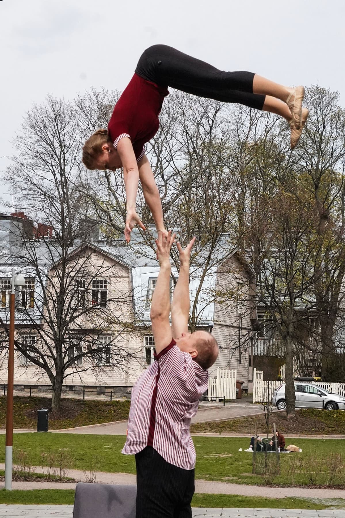 Kate & Pasi, sirkus, akrobatia