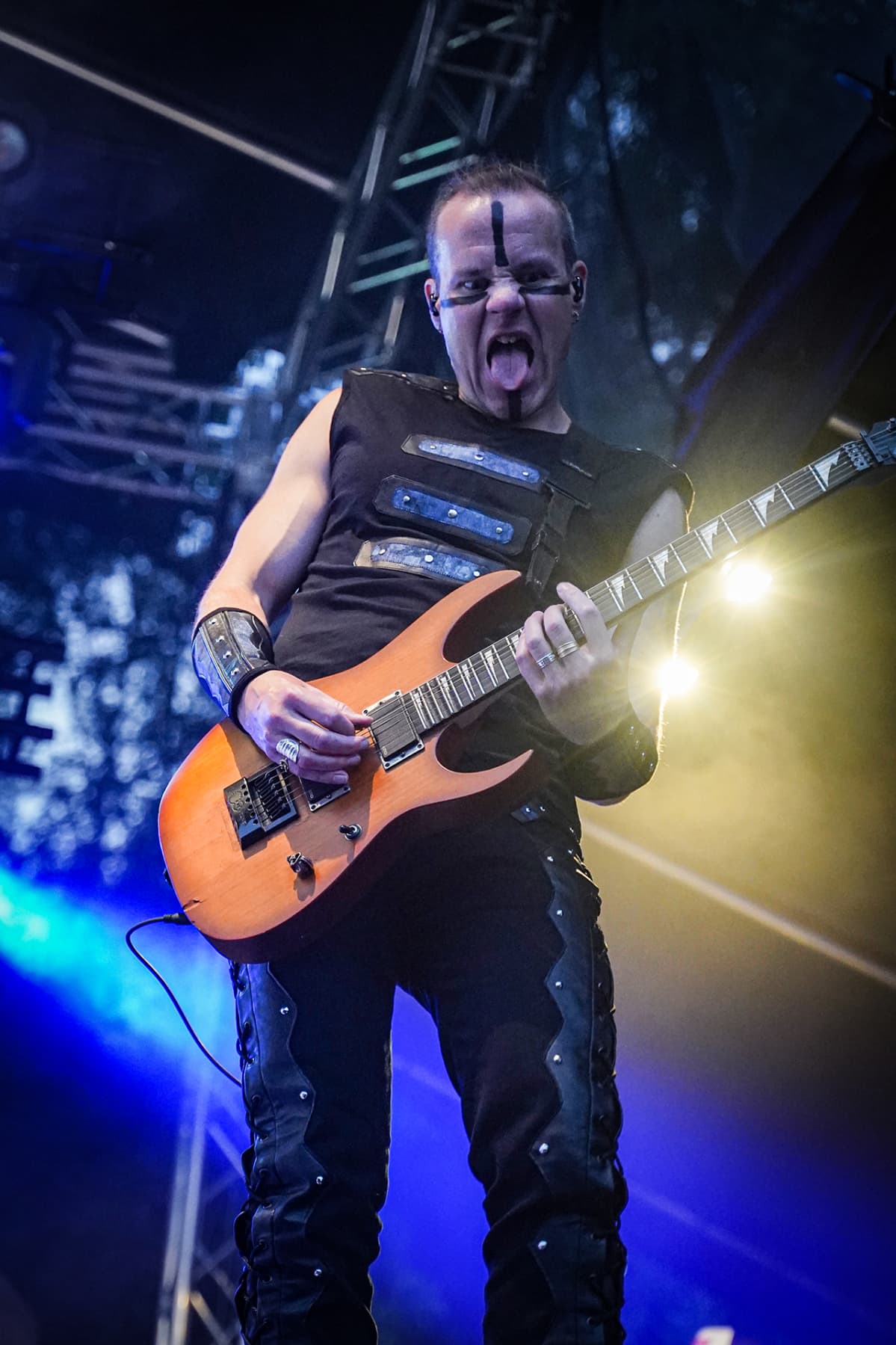 Saarihelvetti, Ensiferum