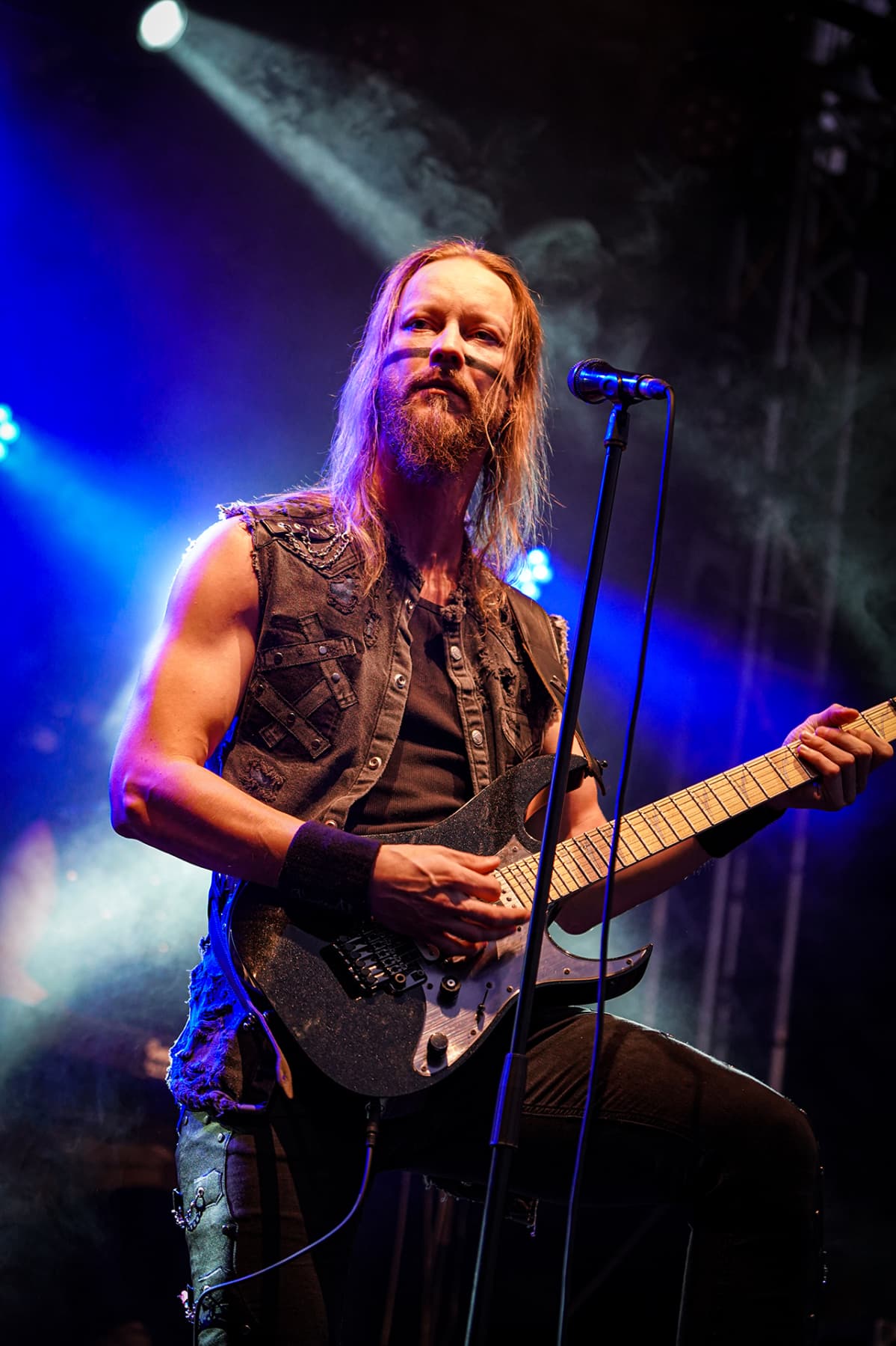 Saarihelvetti, Ensiferum, Petri Lindroos