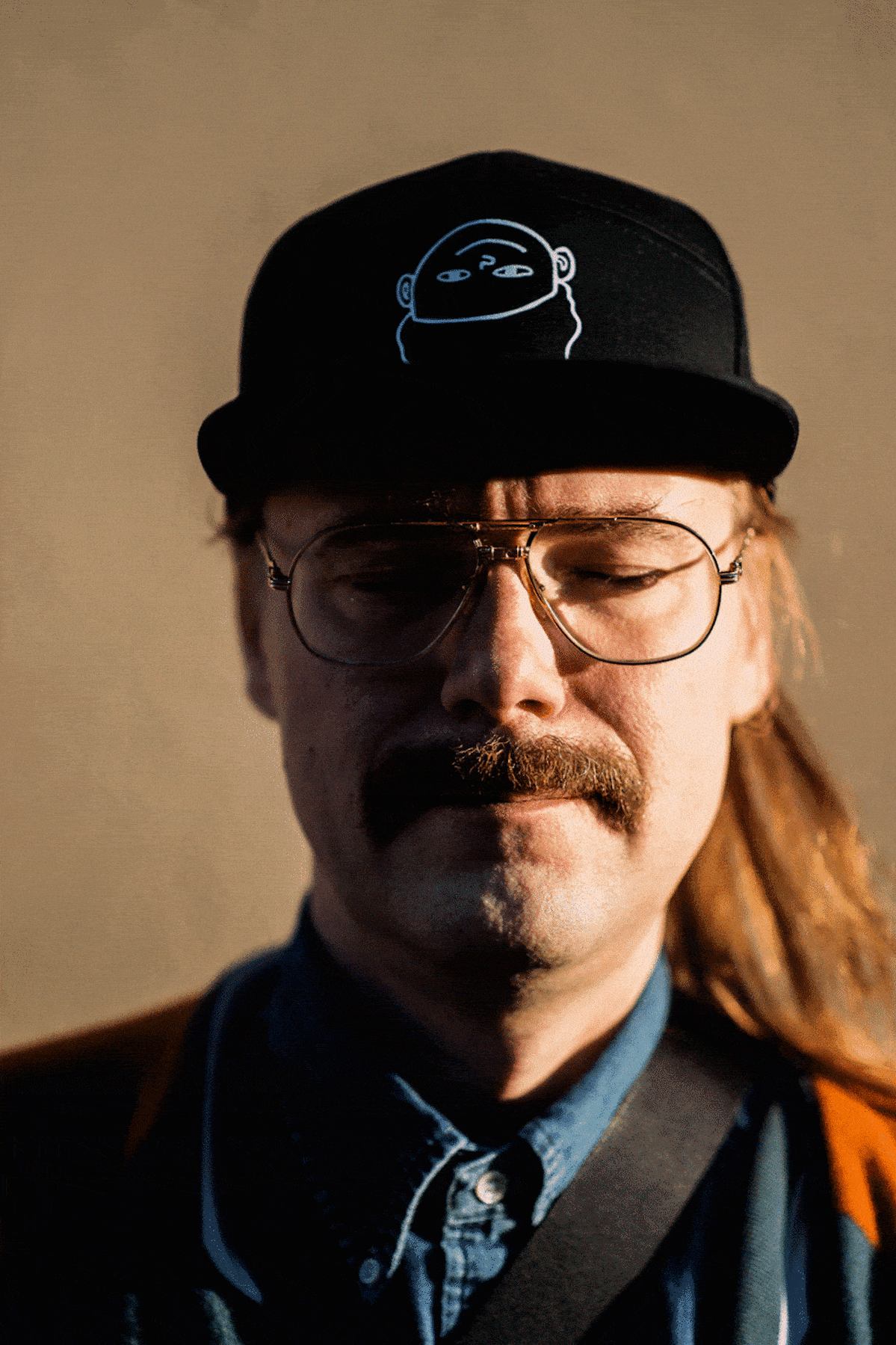 GIF-animaatiossa Stig avaa silmät.