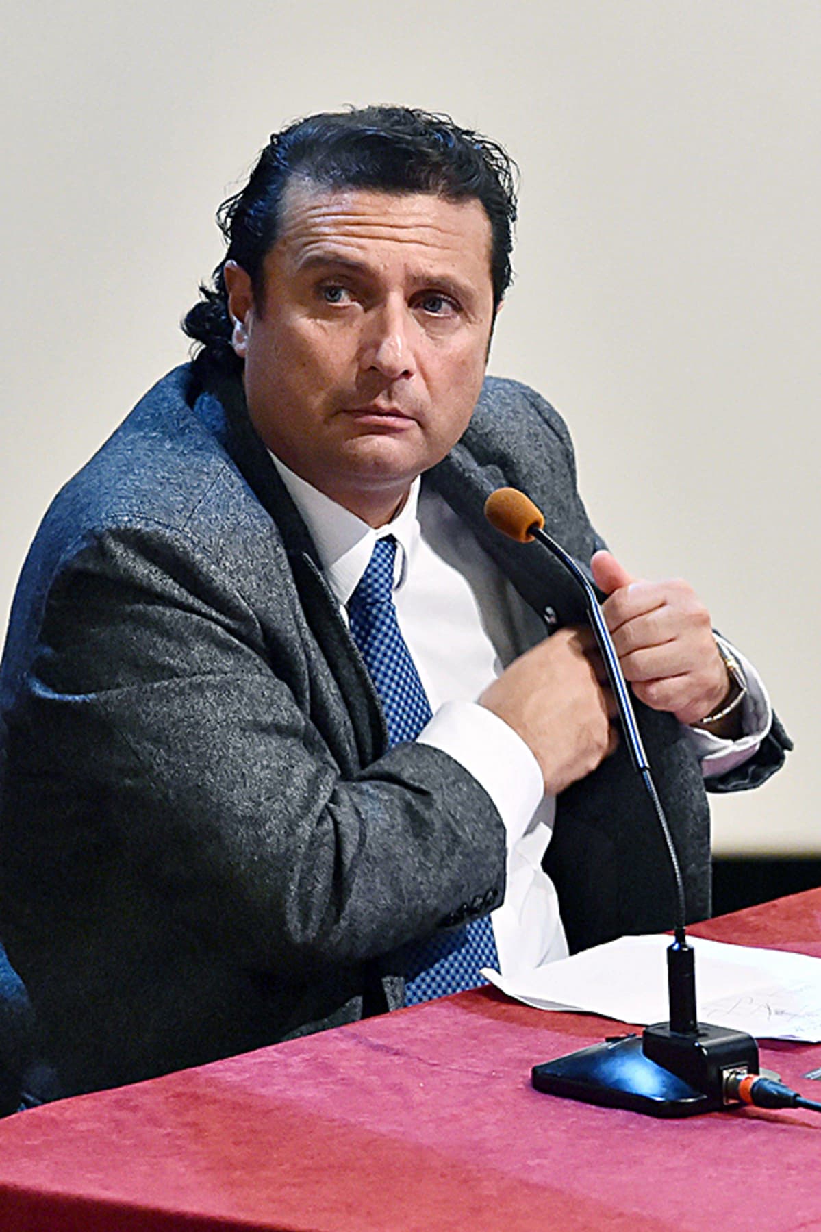 Costa Concordian entinen kapteeni Francesco Schettino oikeudenkäynnissä 2. joulukuuta.