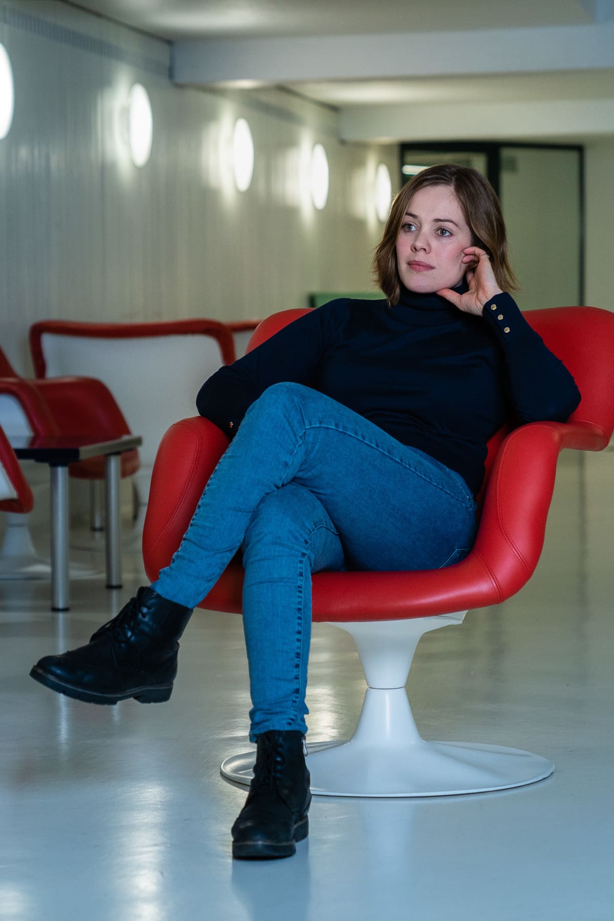 Näyttelijä Oona Airola Helsingin kaupunteatterin henkilökunnan aulassa 15.1.2020