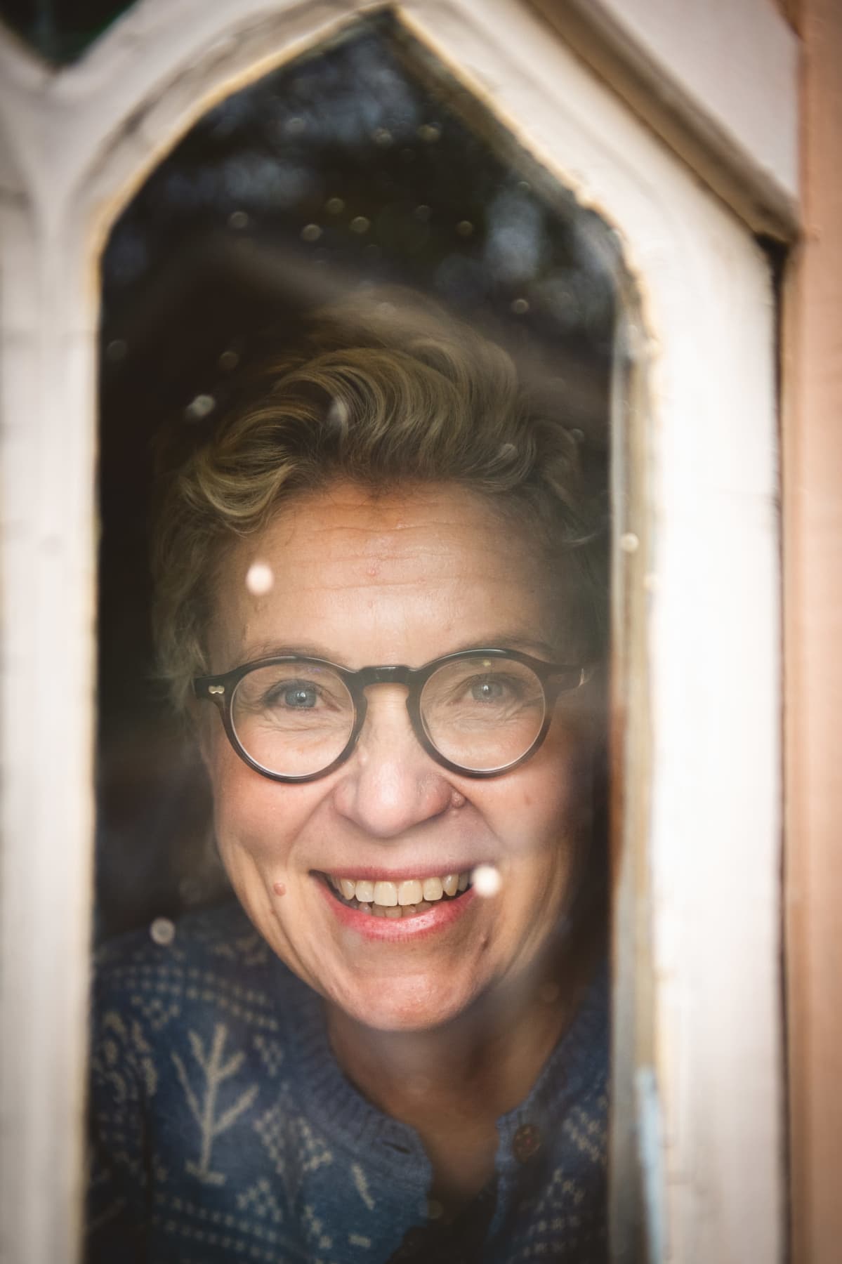 Sirpa Helena Kähkönen on suomalainen kirjailija ja suomentaja.