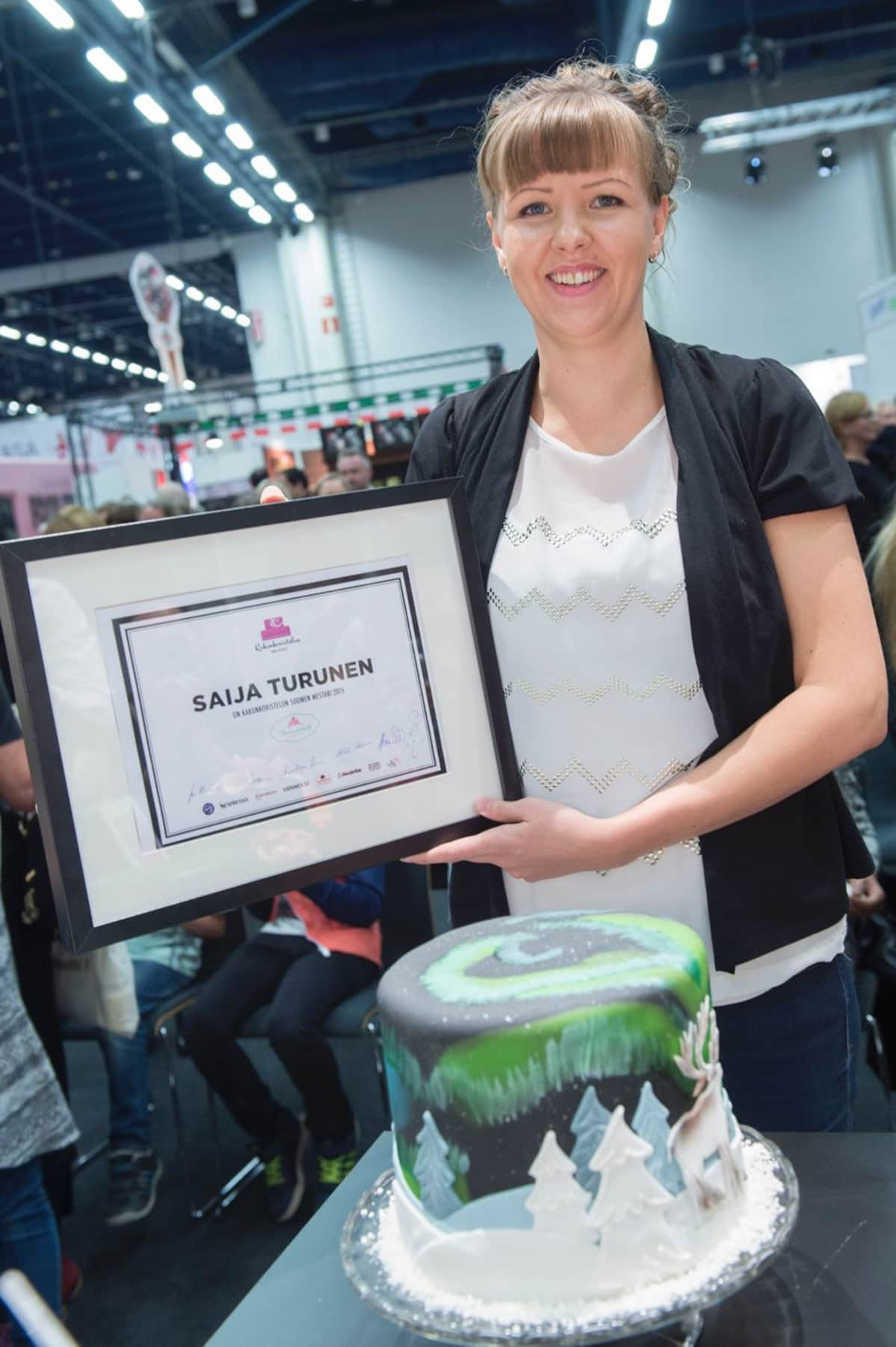 Kakunkoristelun SM -kilpailu amatööreille 2015. Voittaja Saija Turunen