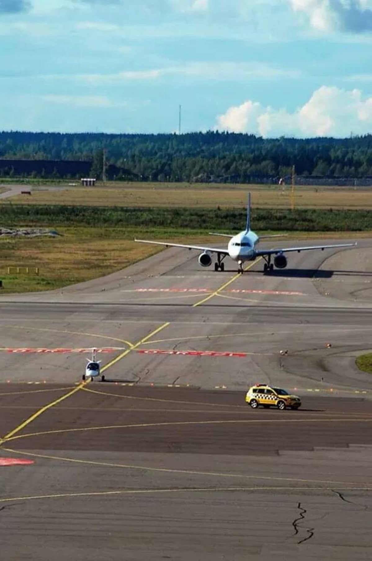 Gyrokopteri testasi Helsinki-Vantaan kiitoradan.