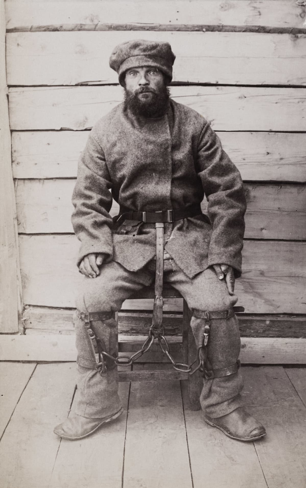 Vanki kahleissa 1898.