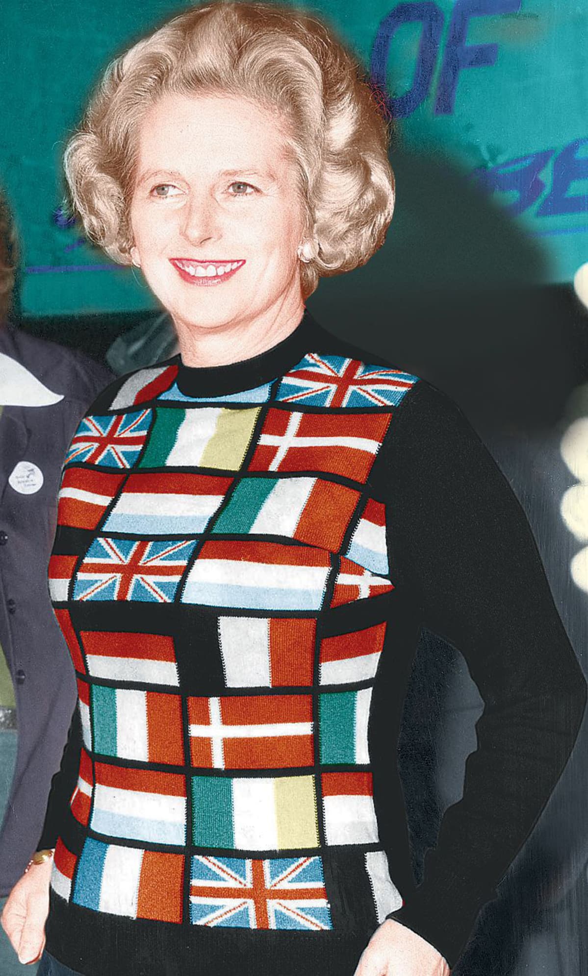 Margaret Thatcher Euroopan maiden lipuin koristellussa villapaidassaan vuonna 1975.