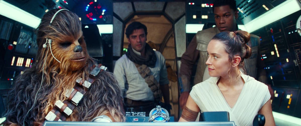 Joonas Suotamo Chewbaccana STAR WARS: THE RISE OF SKYWALKER -elokuvassa avaruusaluksessa.
