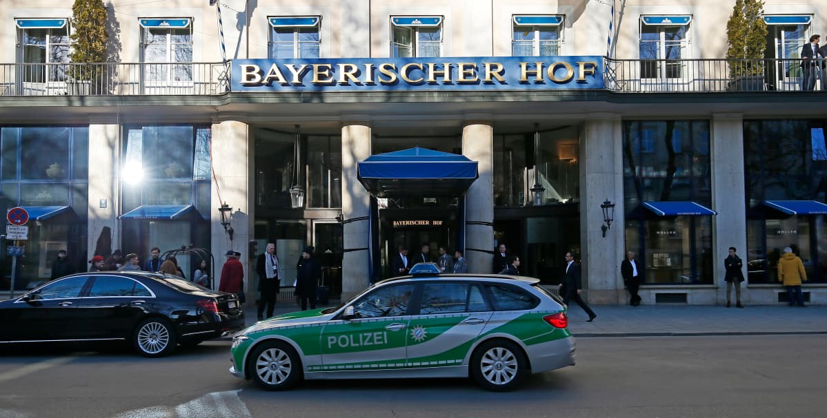 Hotelli Bayericher Hof Münchenissa.