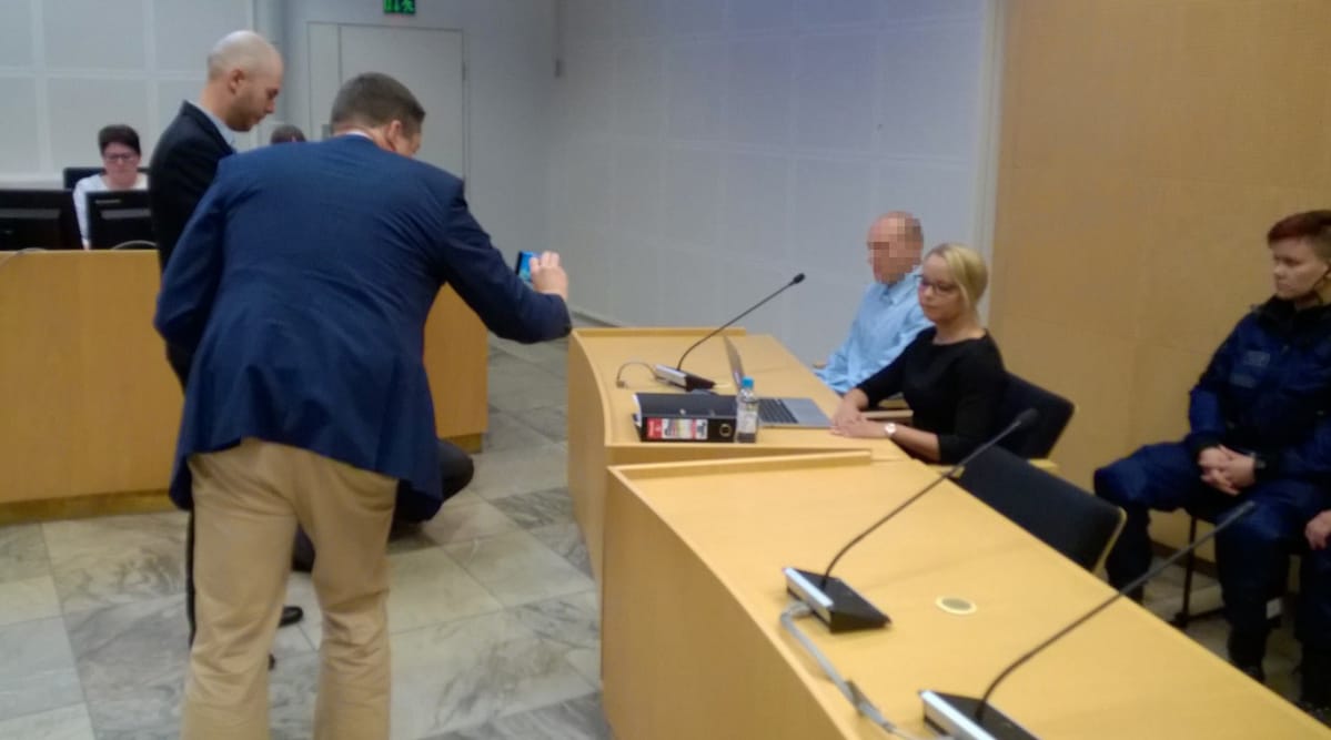Oikeudenkäynti alkaa