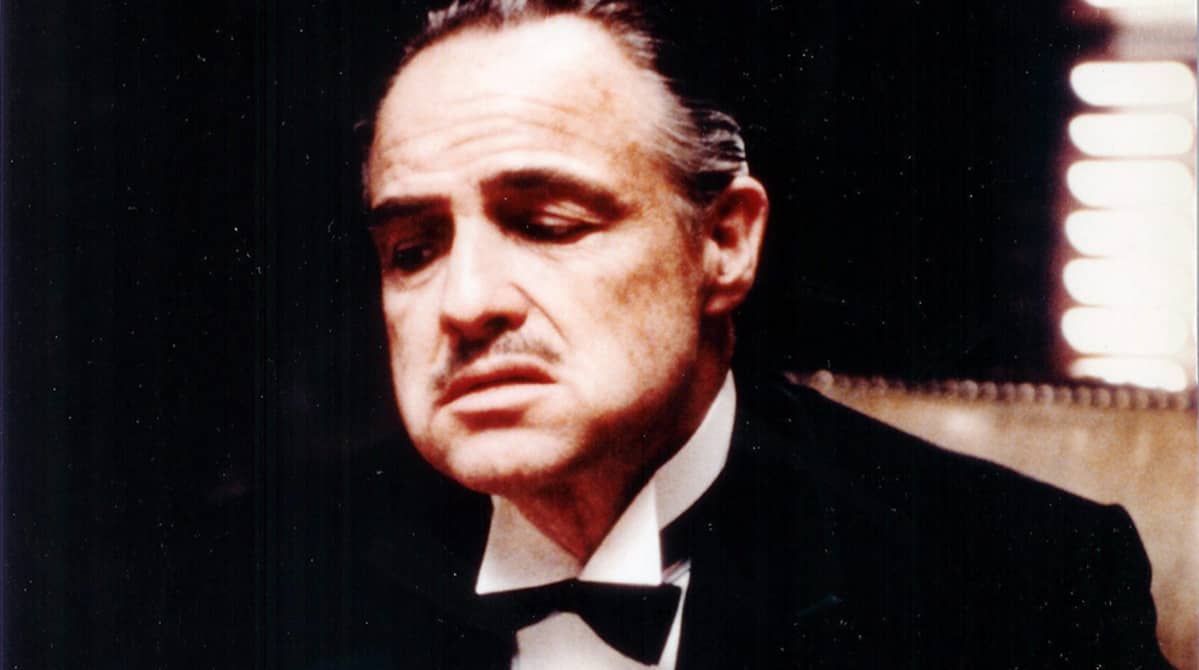 Näyttelijä Marlon Brando elokuvassa Kummisetä (1972).
